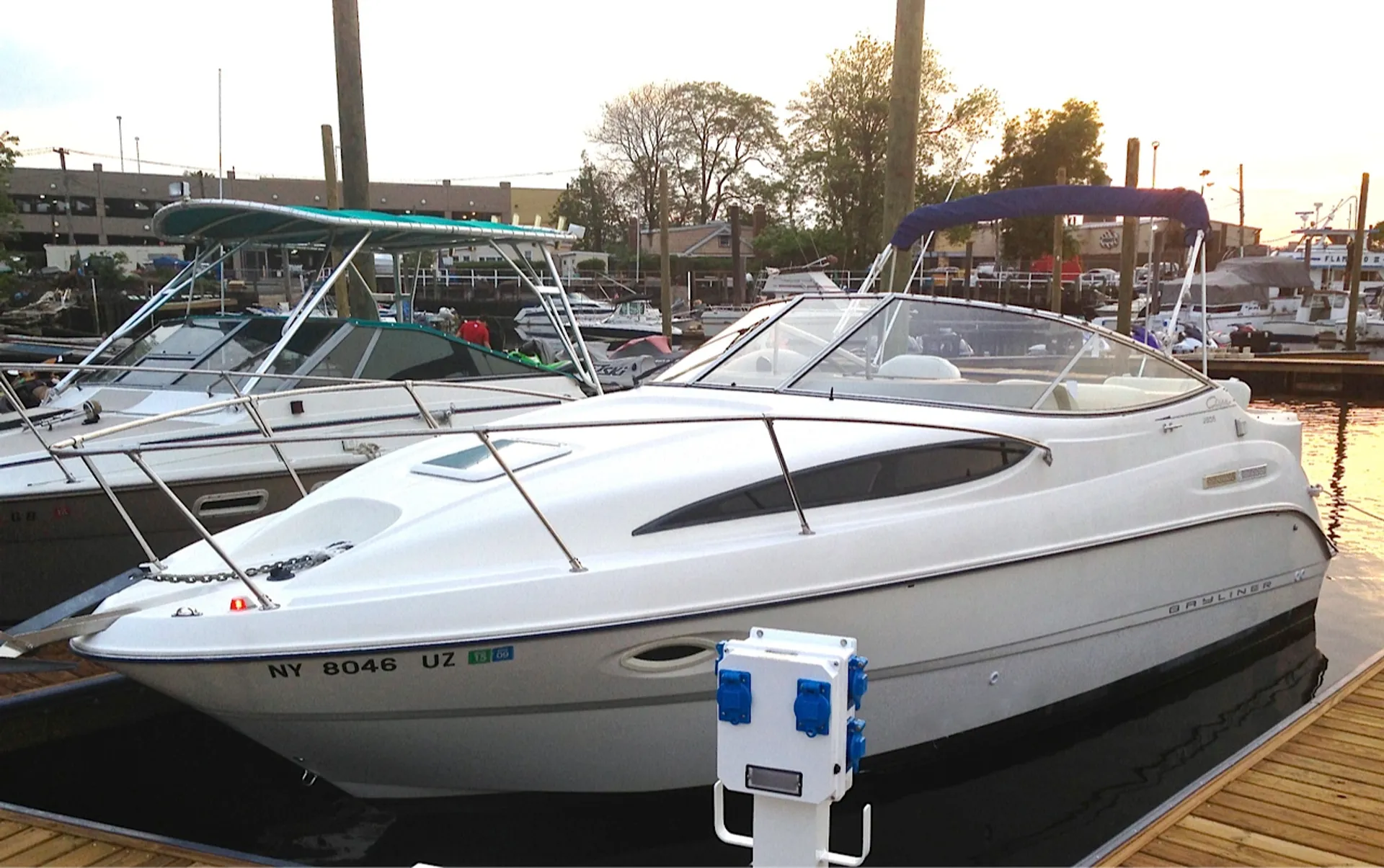 Bayliner 265 in Flushing, NY — photo 8