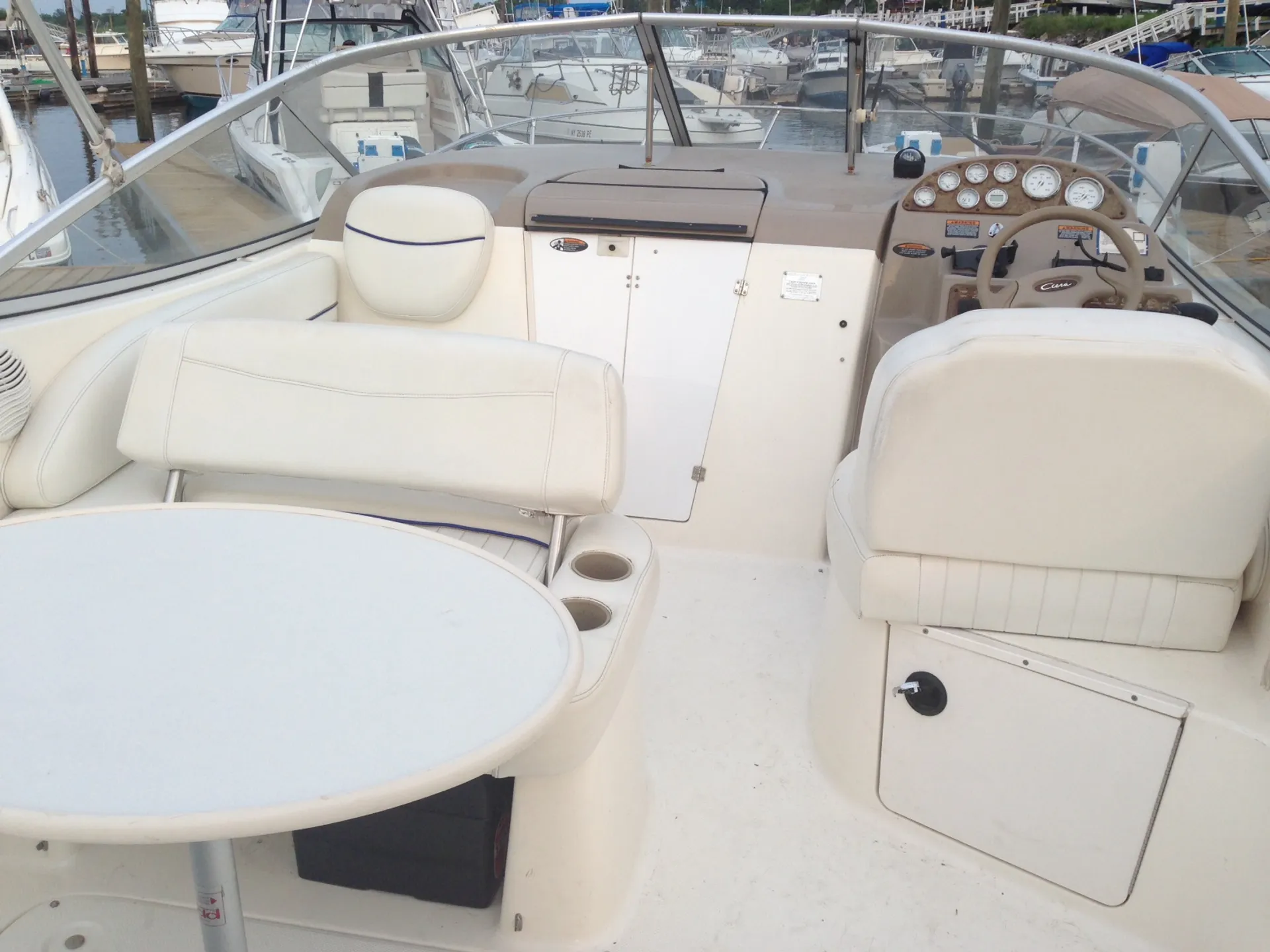 Bayliner 265 in Flushing, NY — photo 3