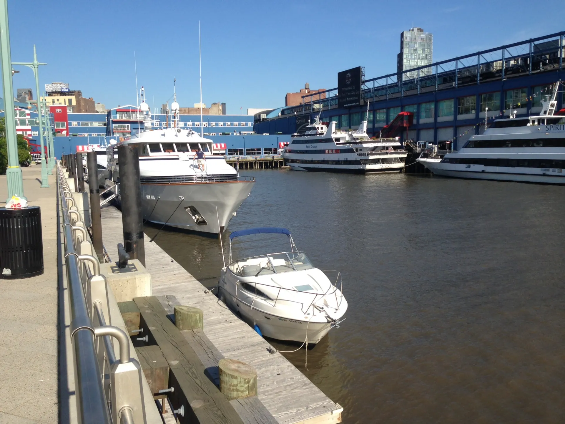 Bayliner 265 in Flushing, NY — photo 4