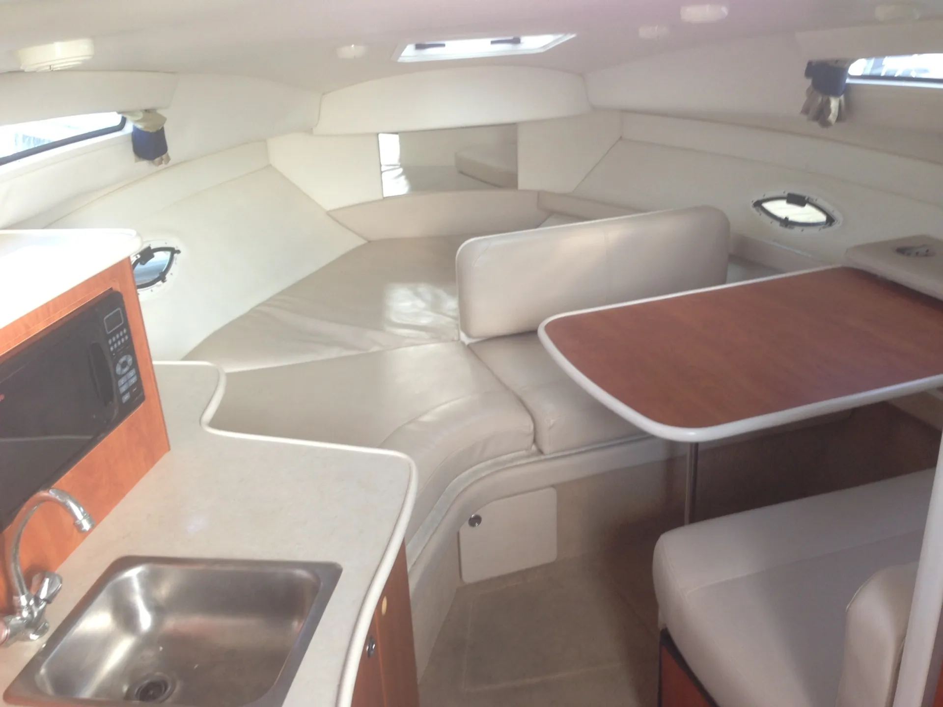 Bayliner 265 in Flushing, NY — photo 6