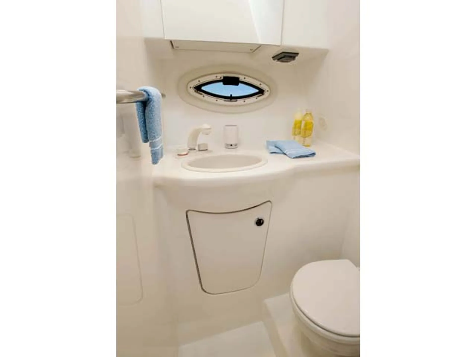 Bayliner 300S Cruiser in Jersey City, NJ — photo 9