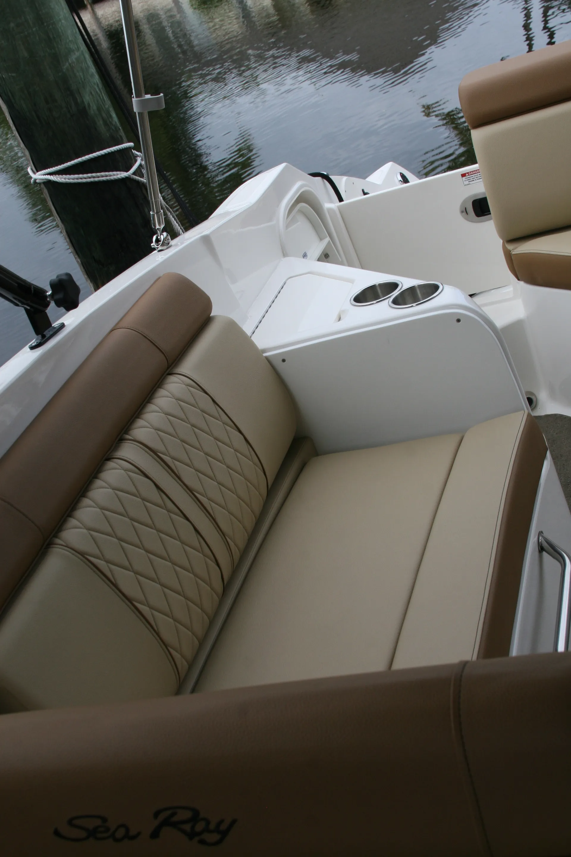 Sea Ray Boats 27" Sun Deck in Fort Lauderdale, FL — photo 4