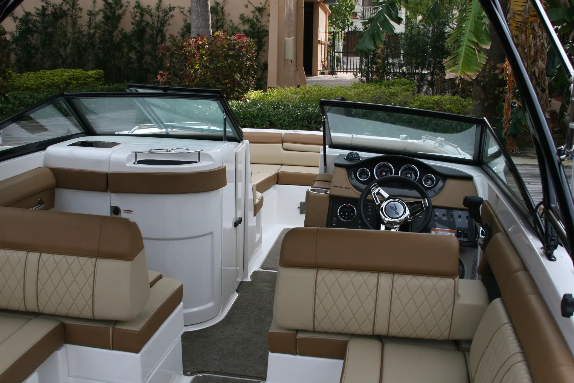 Sea Ray Boats 27" Sun Deck in Fort Lauderdale, FL — photo 6