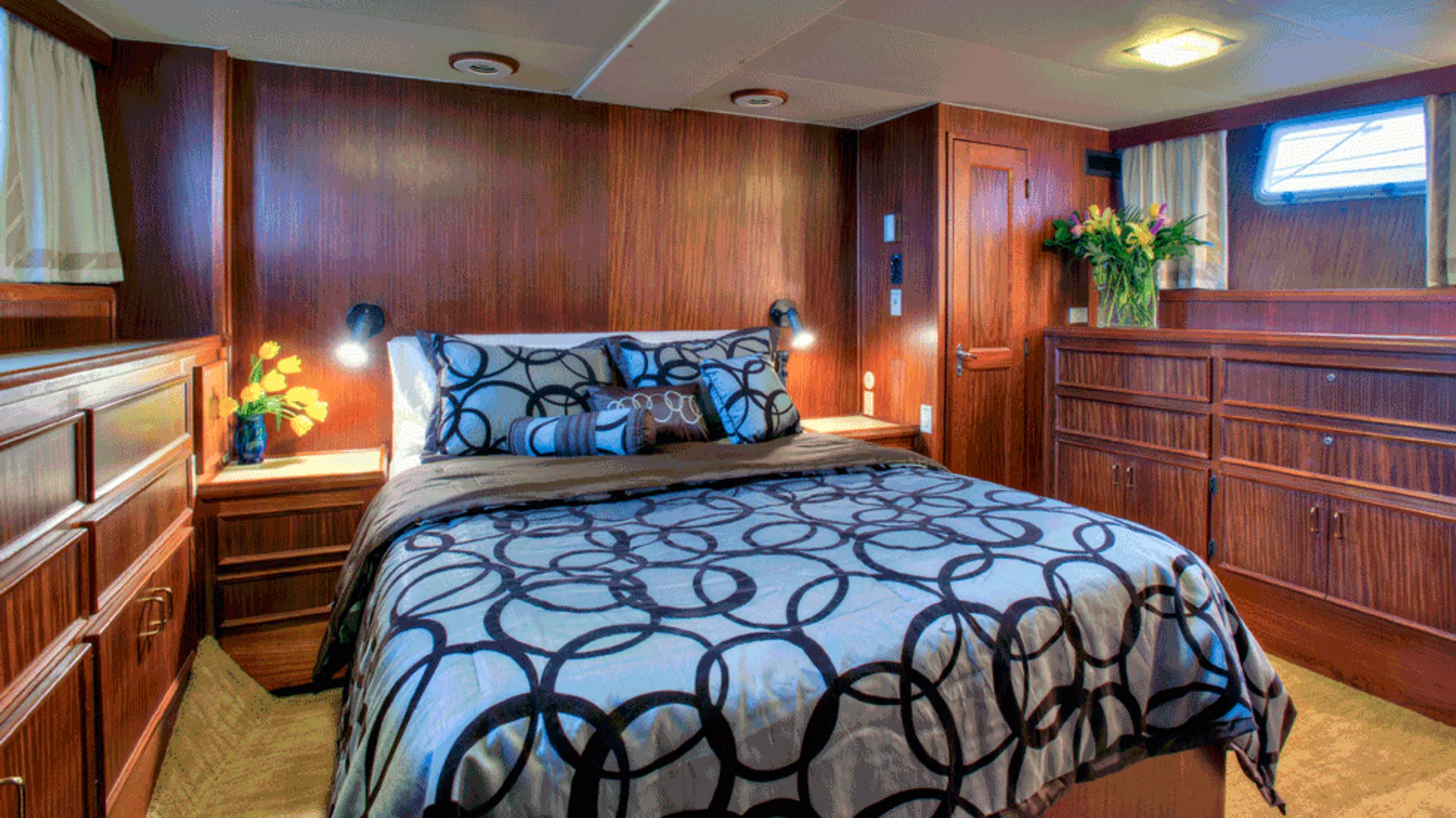 Hatteras Yachts 70 Motor Yacht in Seattle, WA — photo 7