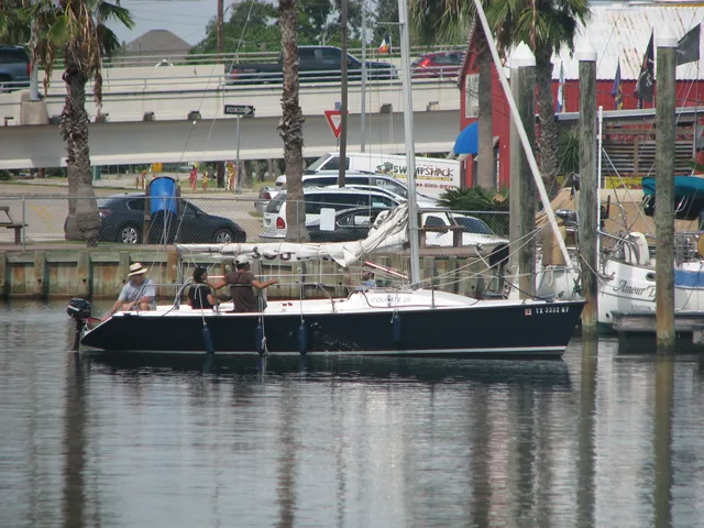 Rent a Colgate cruiser racer in Seabrook, TX near me