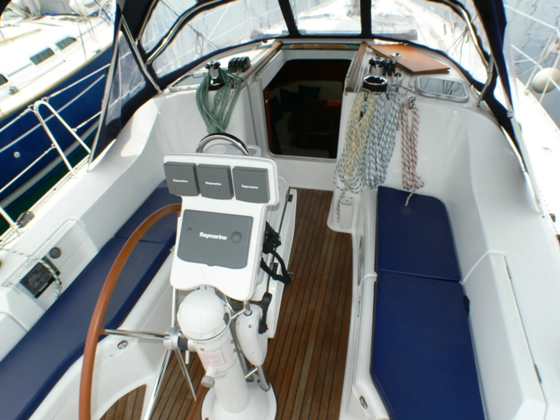 Beneteau Oceanis 393 Beneteau Oceanis 393 in Corfu, Peloponnisos Dytiki Ellada ke Ionio — photo 3