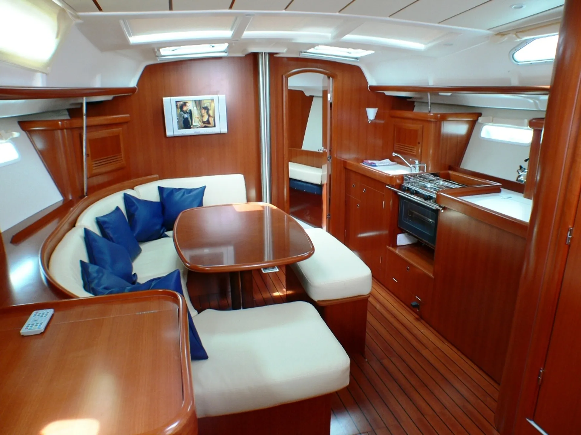 Beneteau Oceanis 393 Beneteau Oceanis 393 in Corfu, Peloponnisos Dytiki Ellada ke Ionio — photo 7