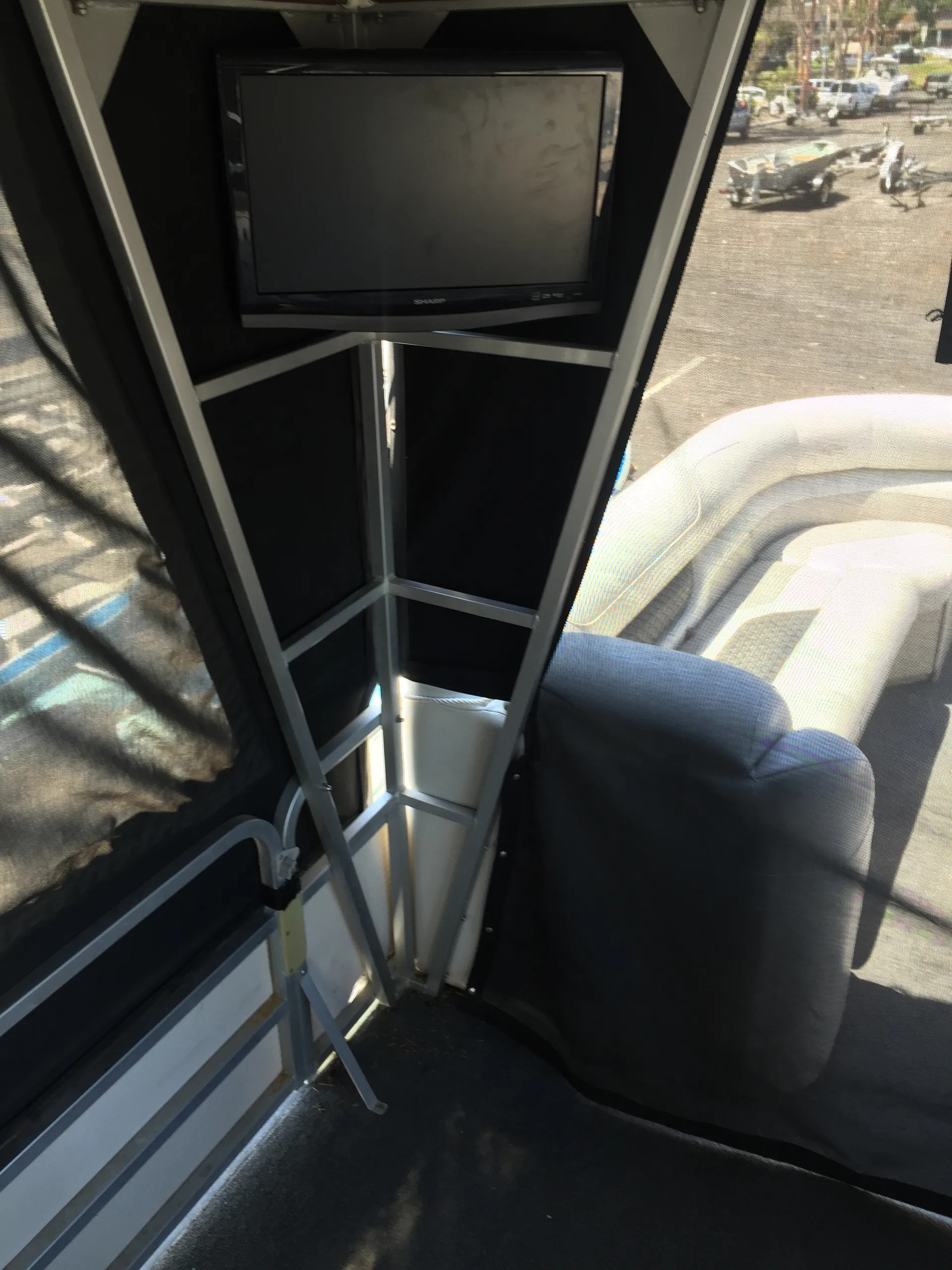 Sylvan Marine 8527 Mandalay Hardtop in Spicewood, TX — photo 8