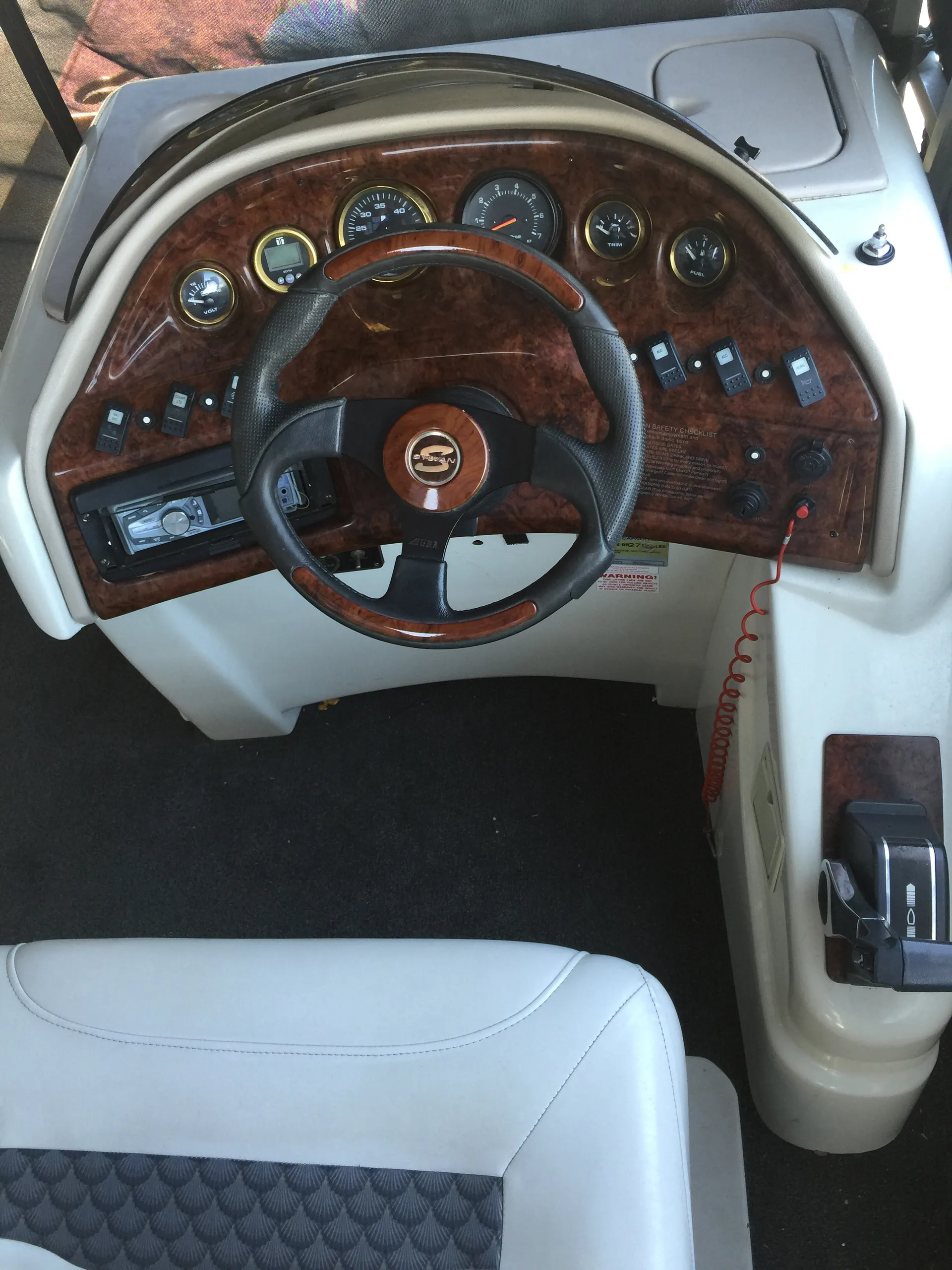 Sylvan Marine 8527 Mandalay Hardtop in Spicewood, TX — photo 9