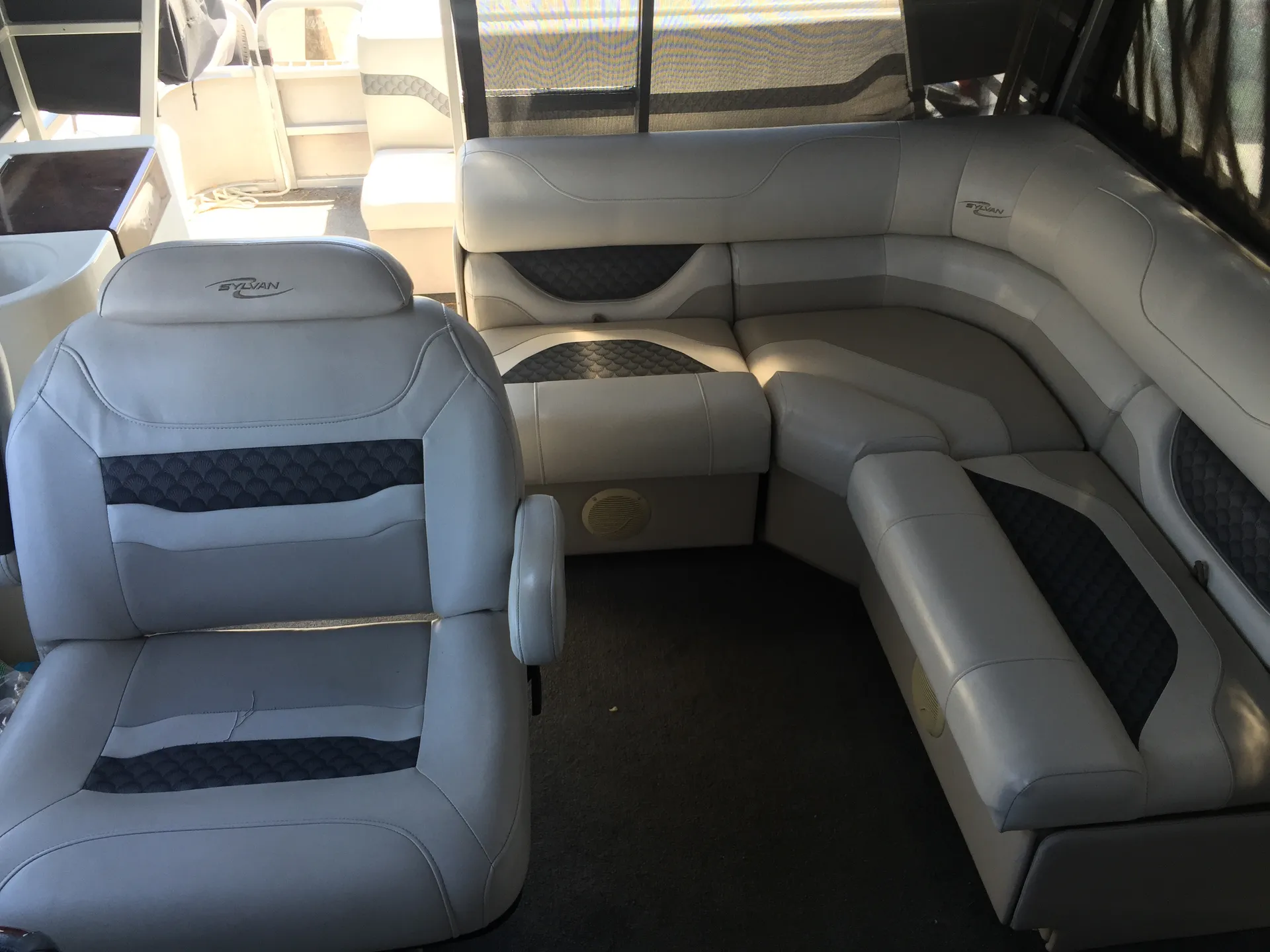 Sylvan Marine 8527 Mandalay Hardtop in Spicewood, TX — photo 10