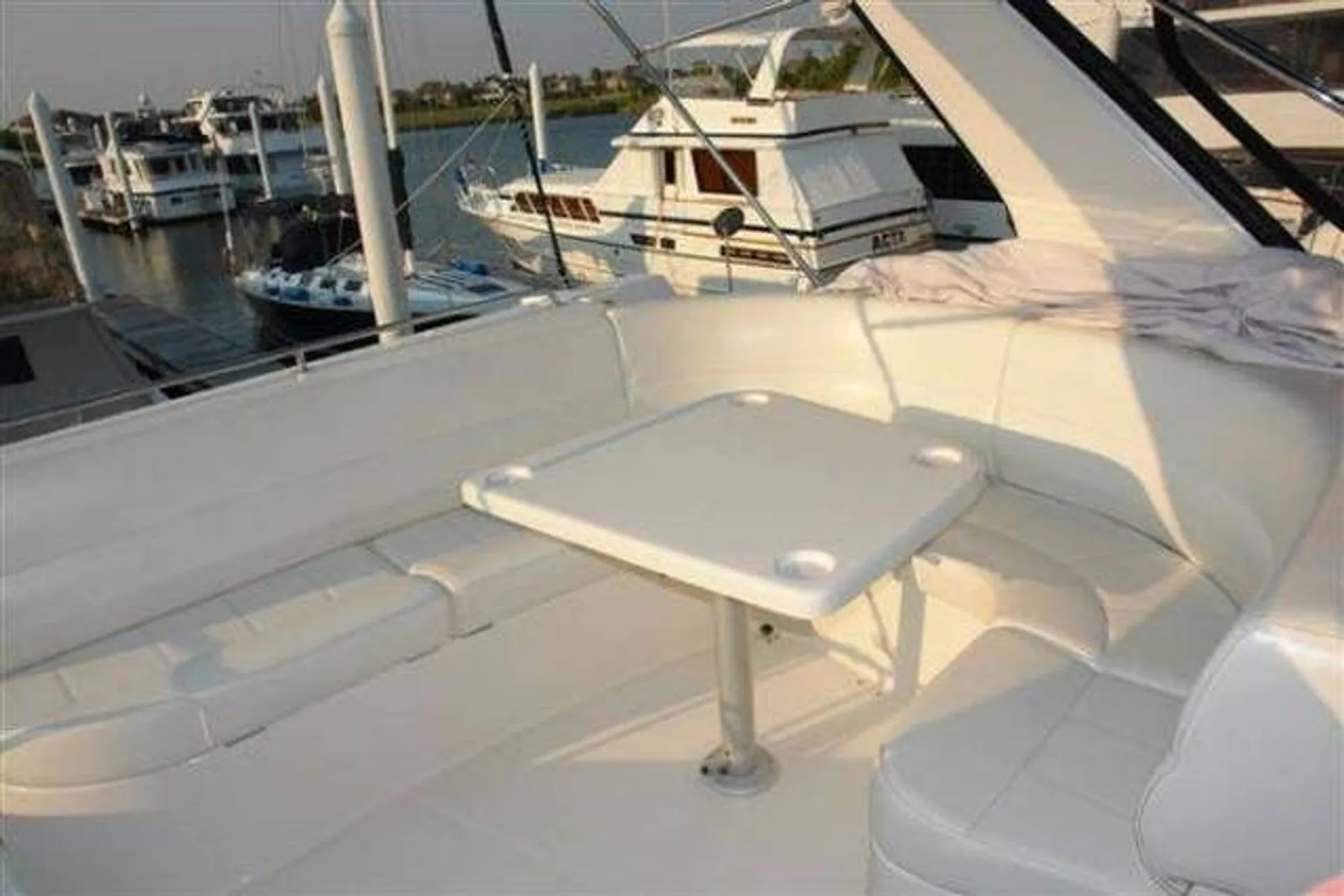 BEAUTIFUL SPACIOUS LUXURY YACHT  