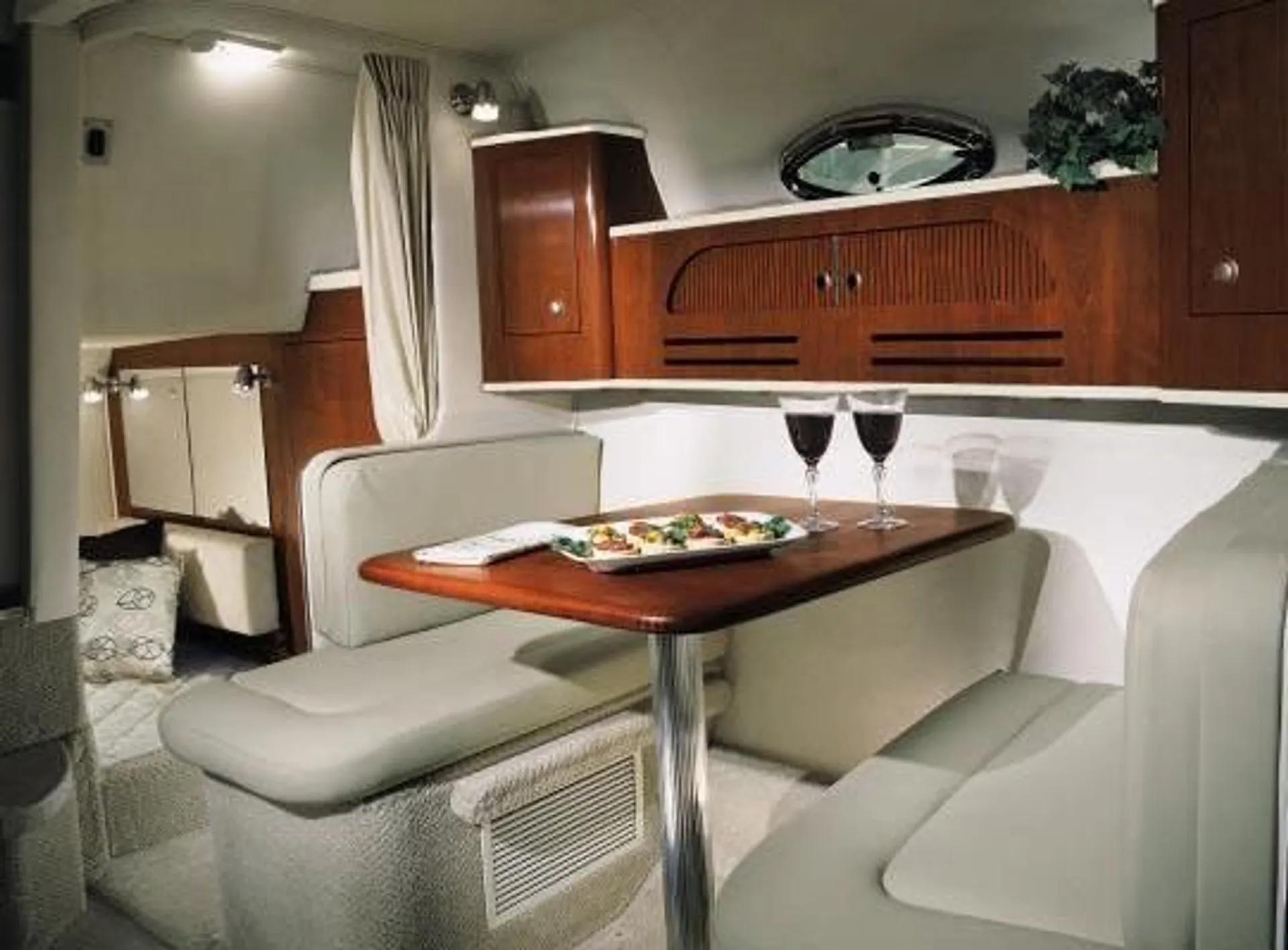 Sea Ray Boats 280 Sundancer in Athens, AL — photo 2