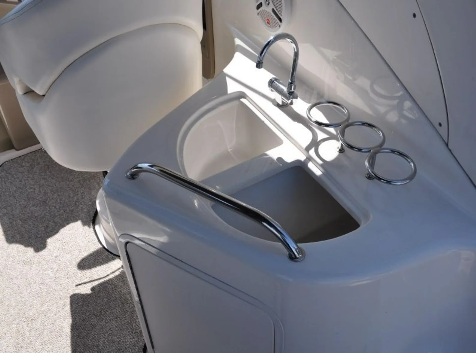 Sea Ray Boats 280 Sundancer in Athens, AL — photo 8