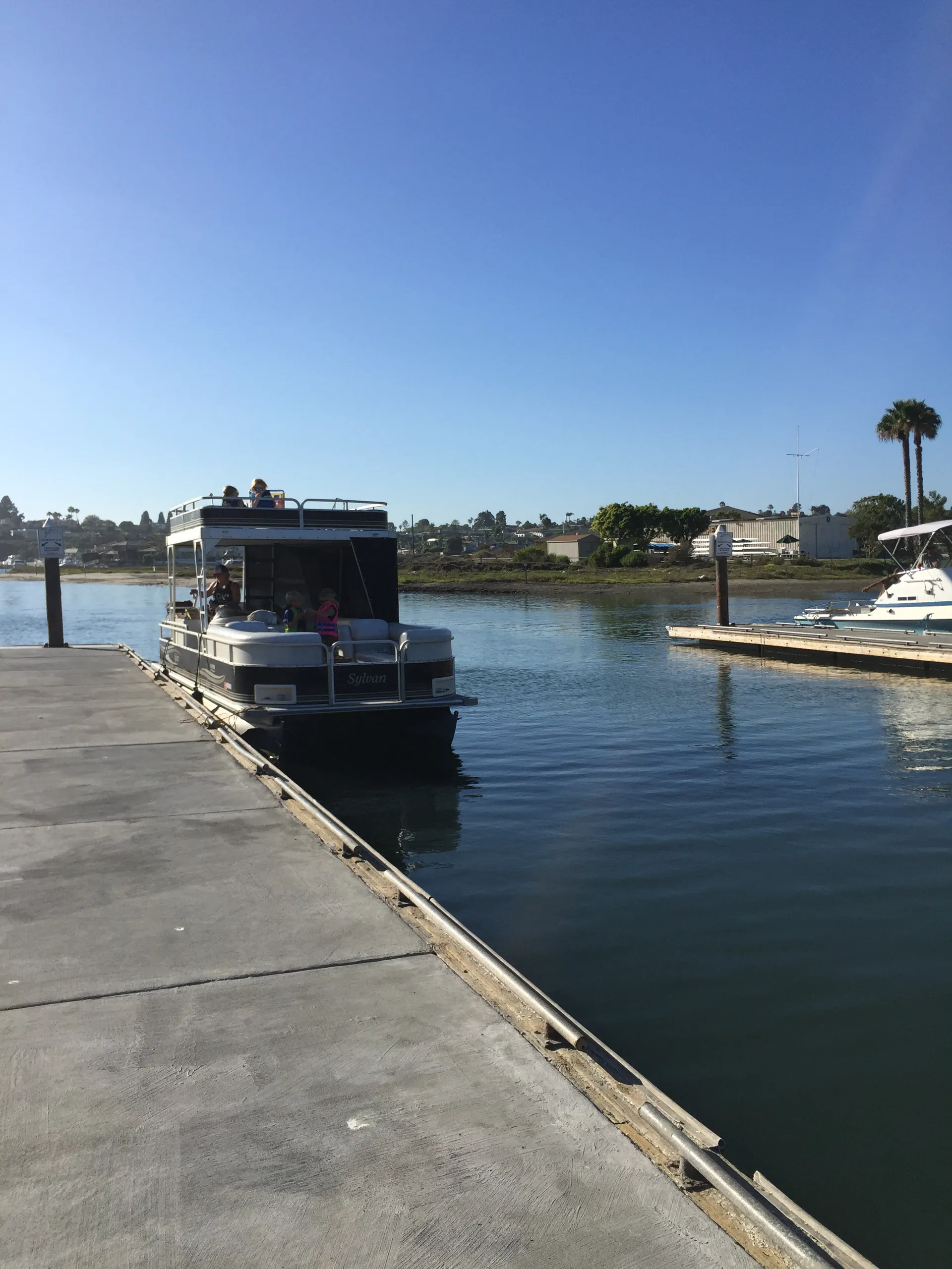 Sylvan Marine 8527 Mandalay Hardtop in Spicewood, TX — photo 3