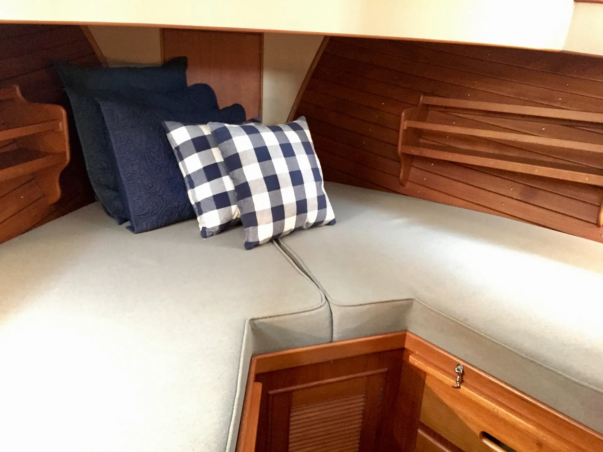 Grand Banks 42 Classic in Friday Harbor, WA — photo 9