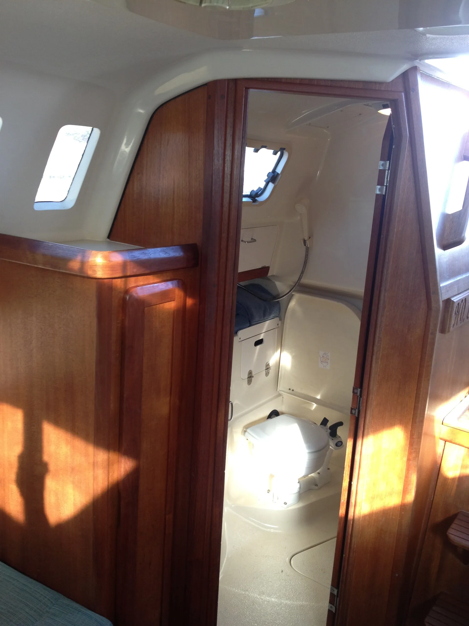 Hunter 29.5 - Fast, comfortable and capable...