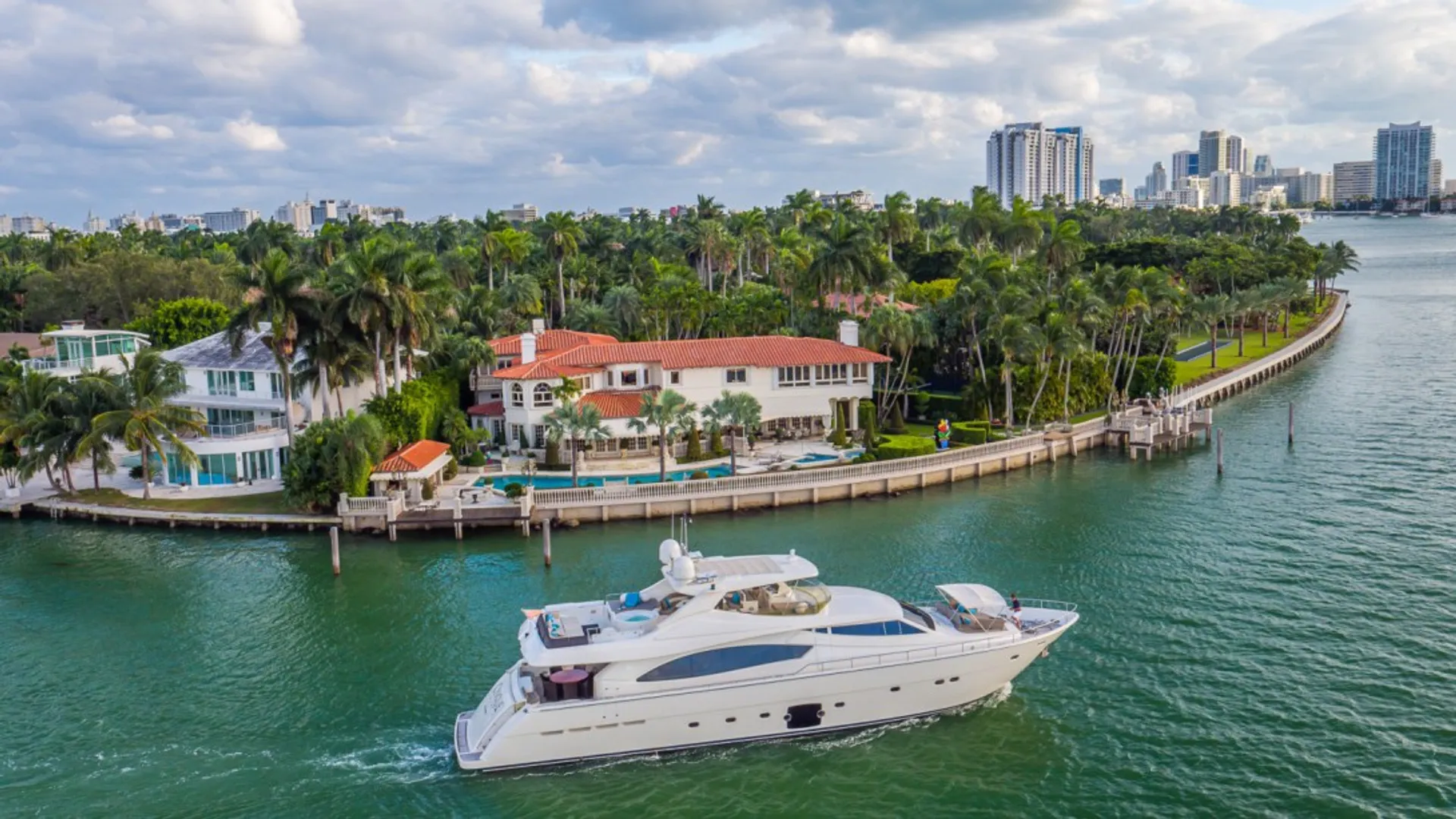 Ferretti 88 in Miami Beach, FL — photo 2