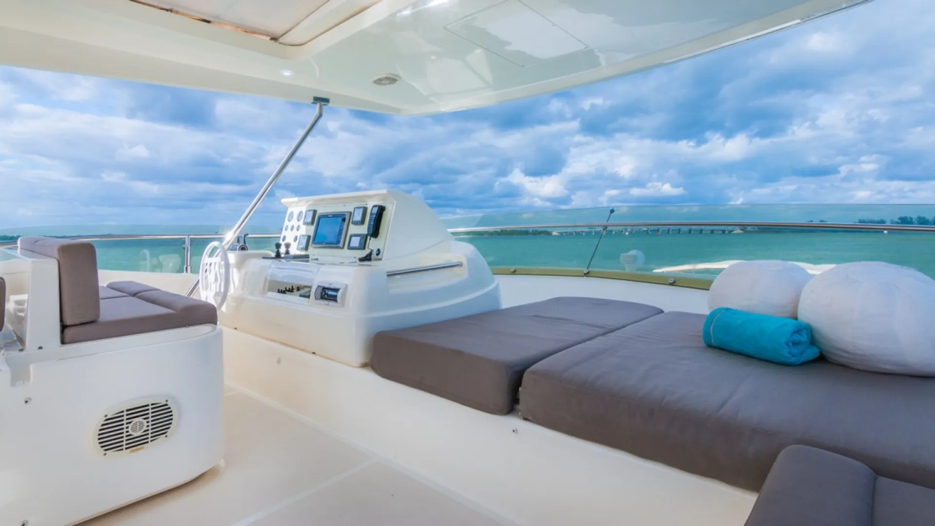 Ferretti 88 in Miami Beach, FL — photo 4
