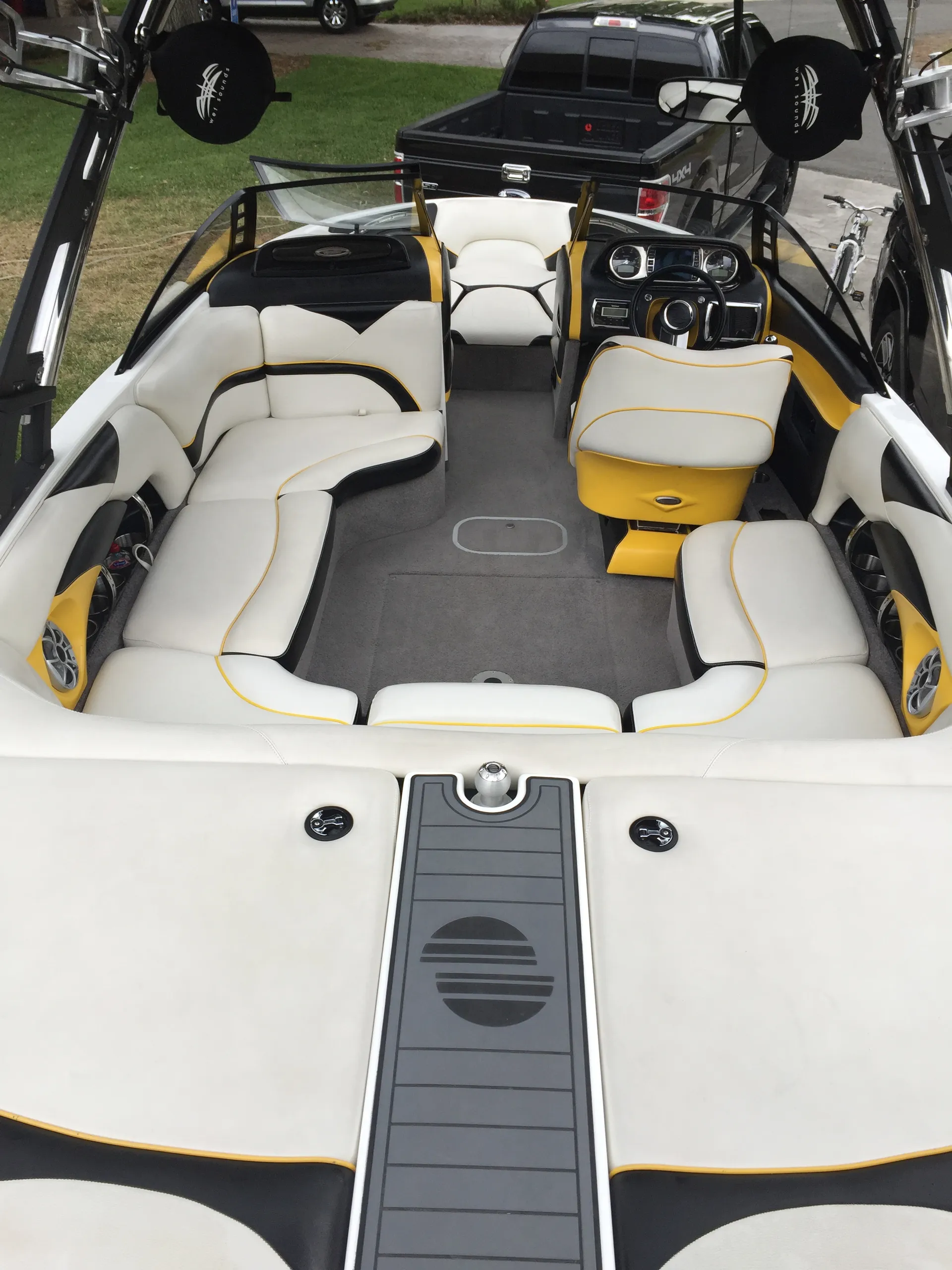Malibu Boats Wakesetter VLX in Nashville, TN — photo 5