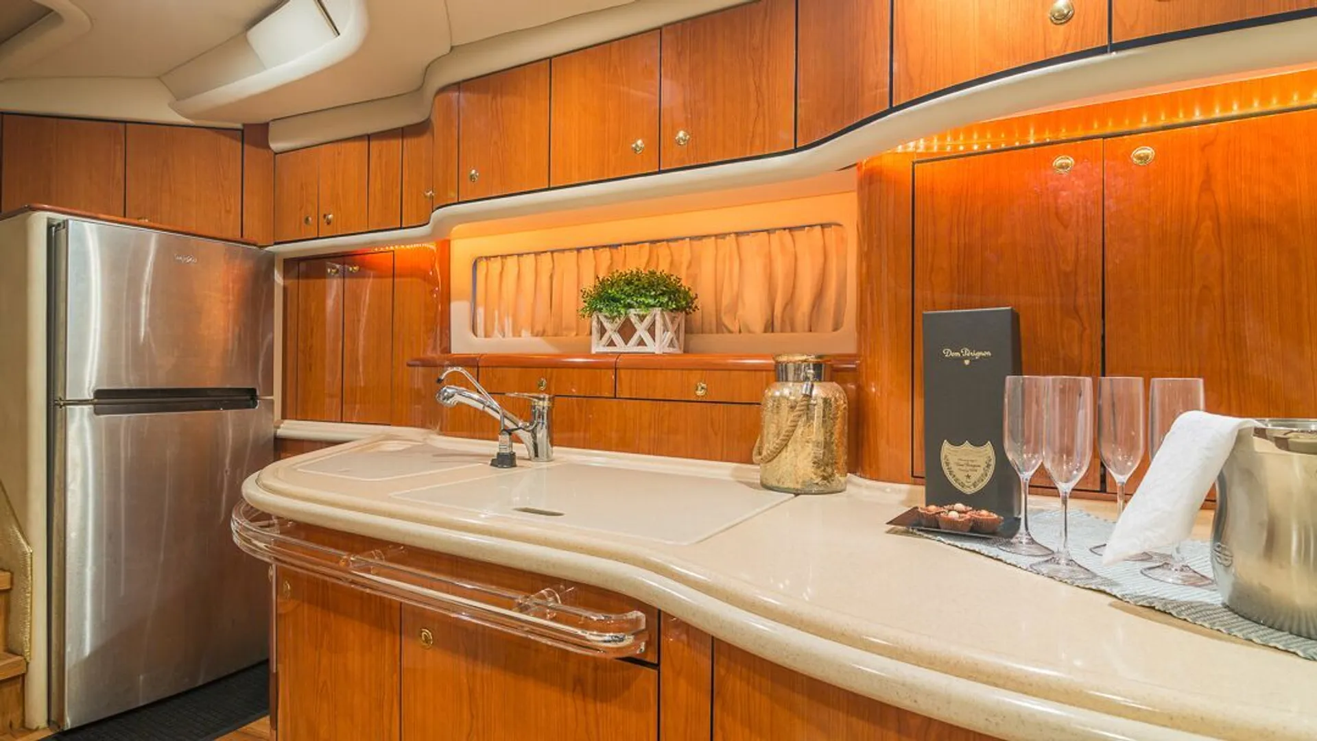 Sea Ray Boats 540 Sundancer in Miami Beach, FL — photo 6