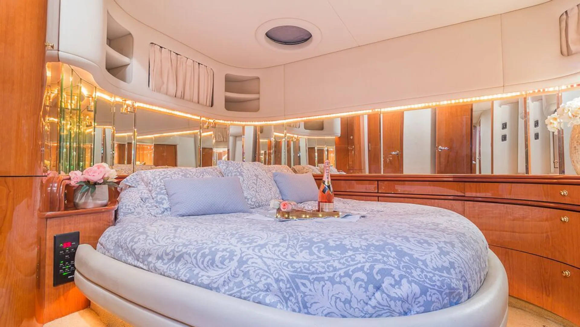 Sea Ray Boats 540 Sundancer in Miami Beach, FL — photo 7