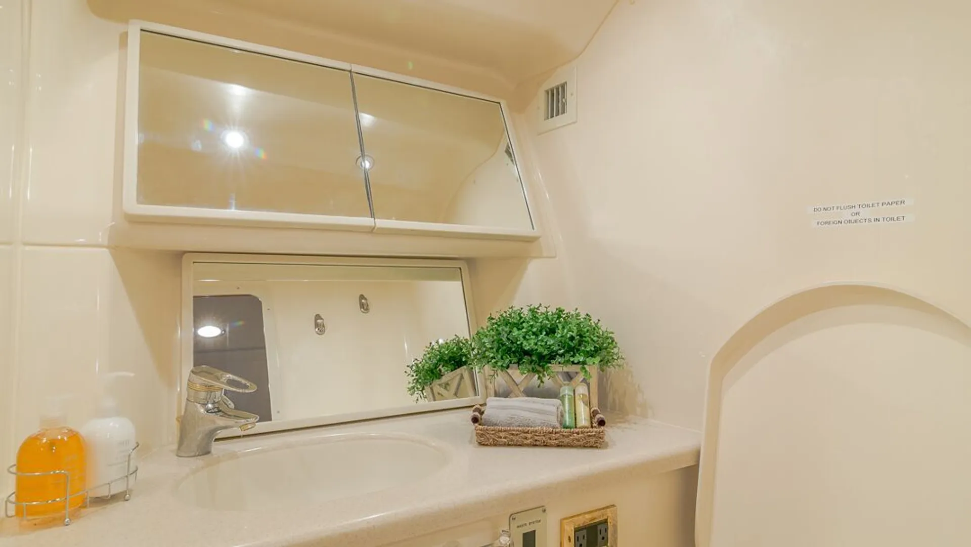 Sea Ray Boats 540 Sundancer in Miami Beach, FL — photo 9