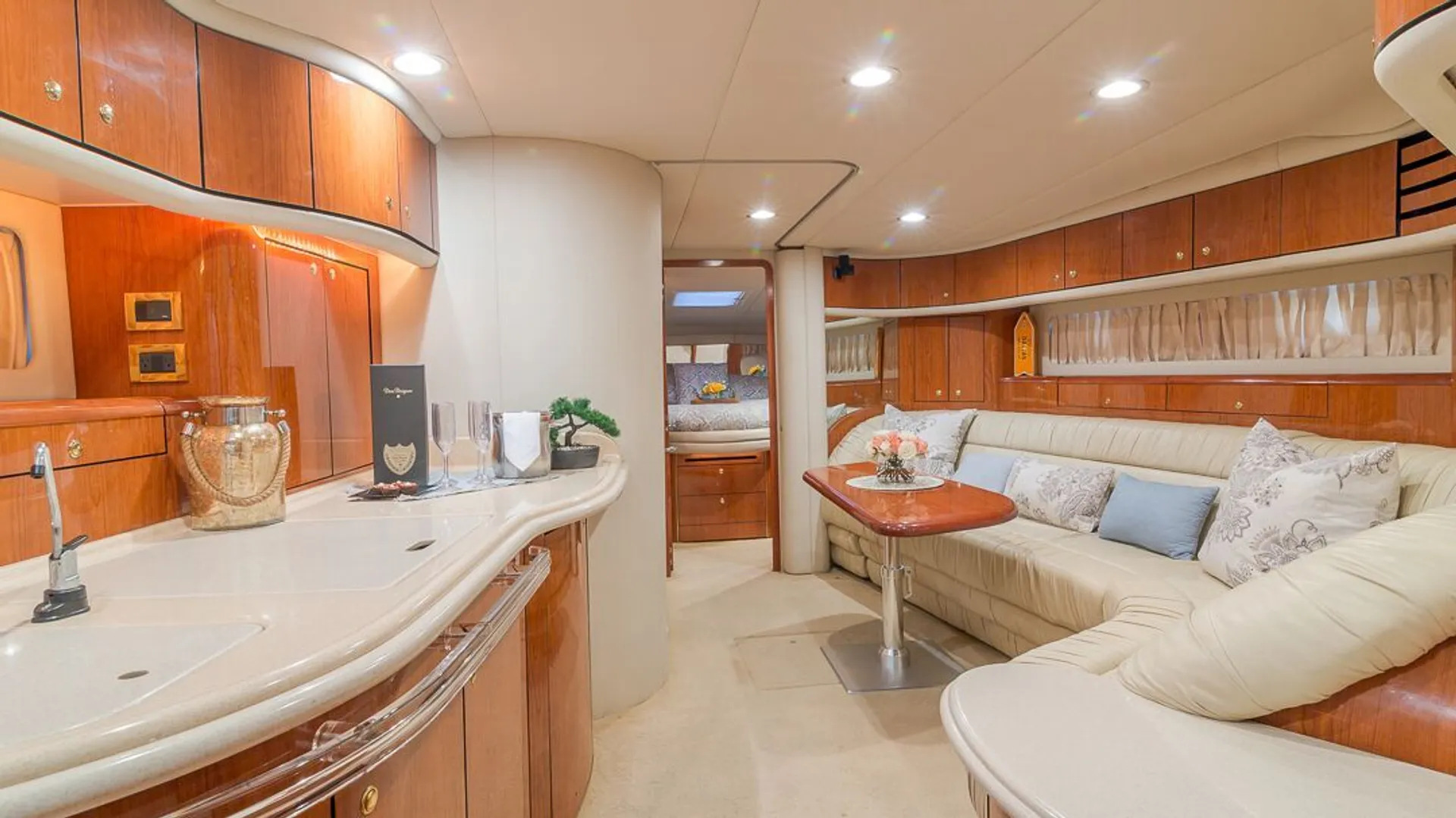 Sea Ray Boats 540 Sundancer in Miami Beach, FL — photo 10