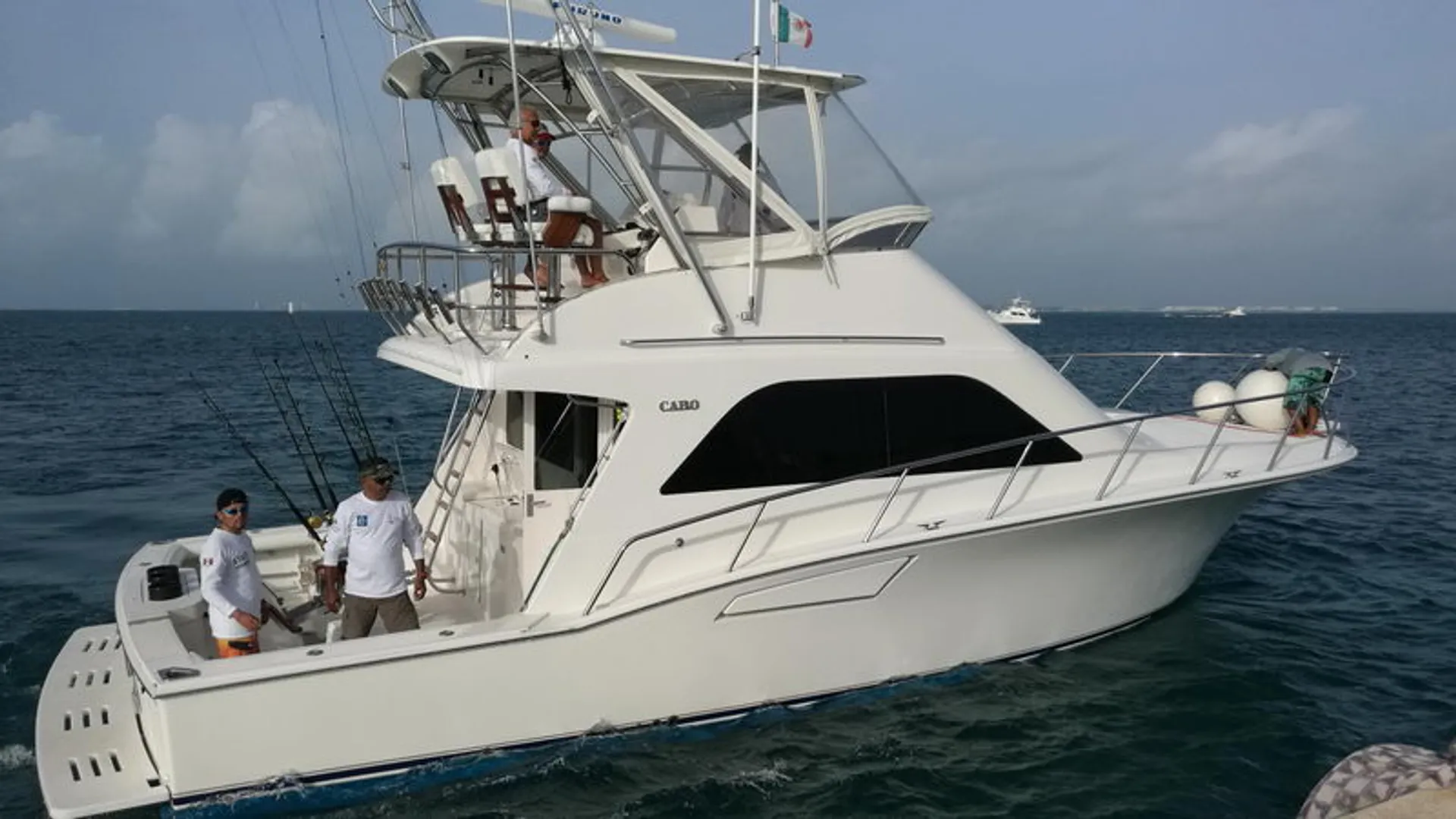 Cabo Yachts Inc 40 Express Sportfish in Cancún, Quintana Roo — photo 4