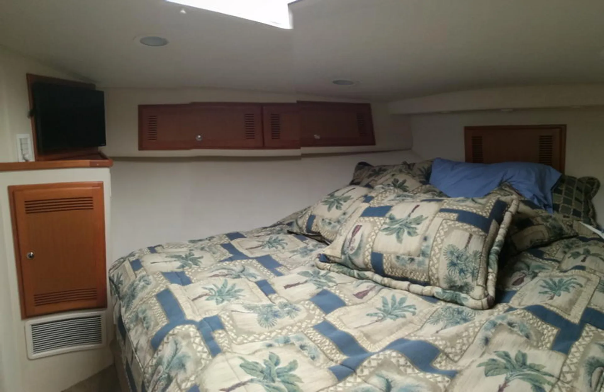 Cabo Yachts Inc 40 Express Sportfish in Cancún, Quintana Roo — photo 5