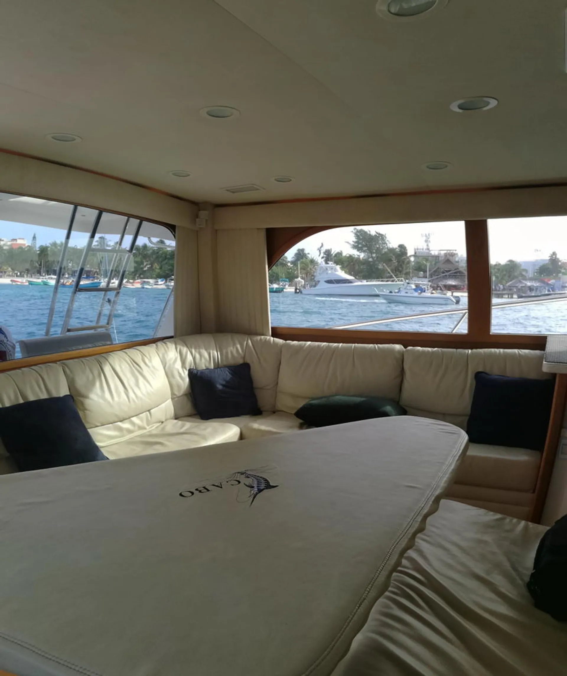 Cabo Yachts Inc 40 Express Sportfish in Cancún, Quintana Roo — photo 6