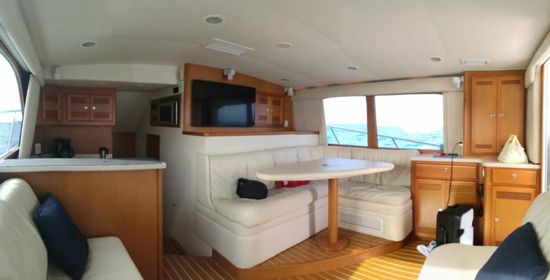 Cabo Yachts Inc 40 Express Sportfish in Cancún, Quintana Roo — photo 7