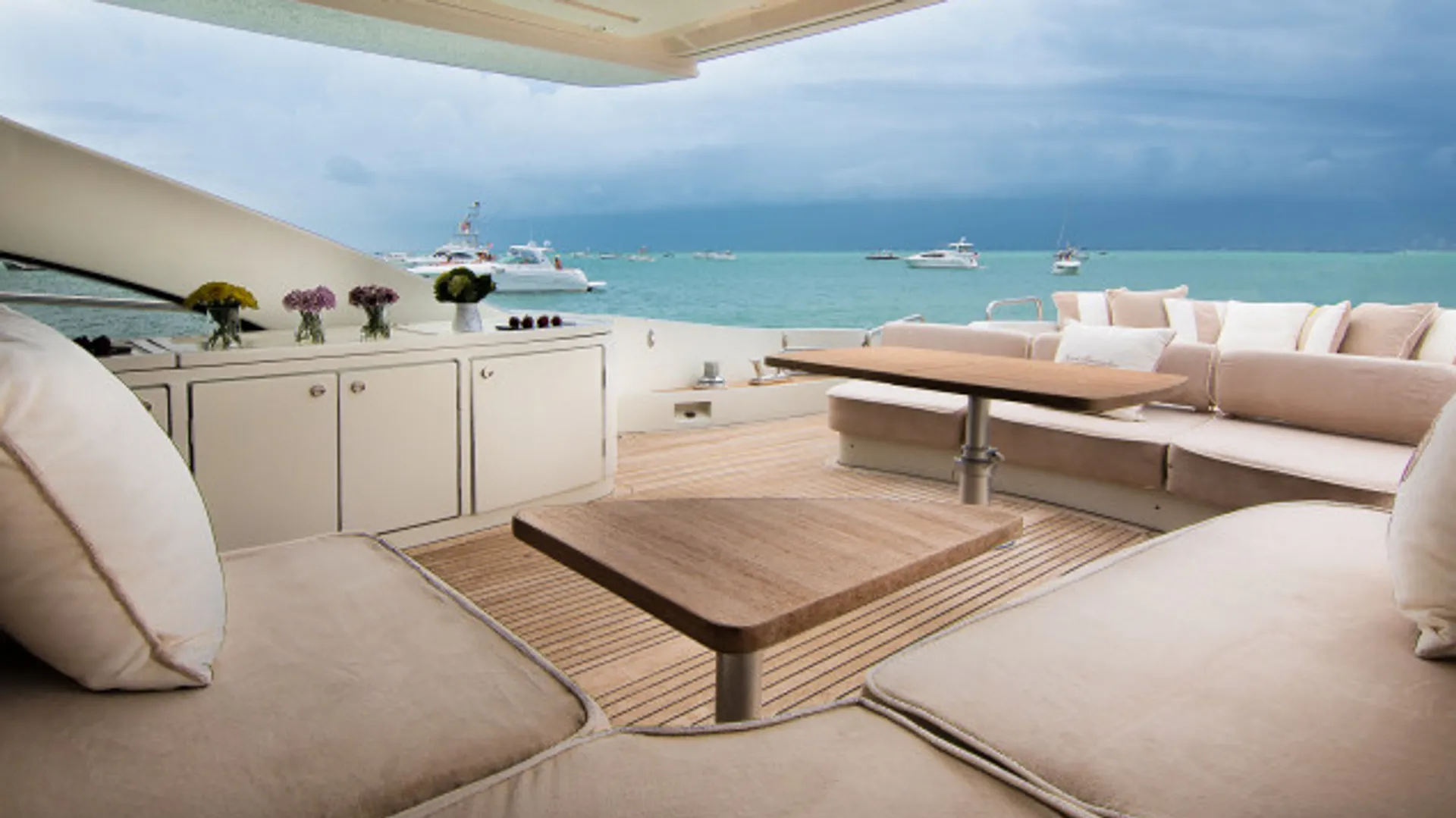 Azimut Motoryacht in Miami, FL — photo 4