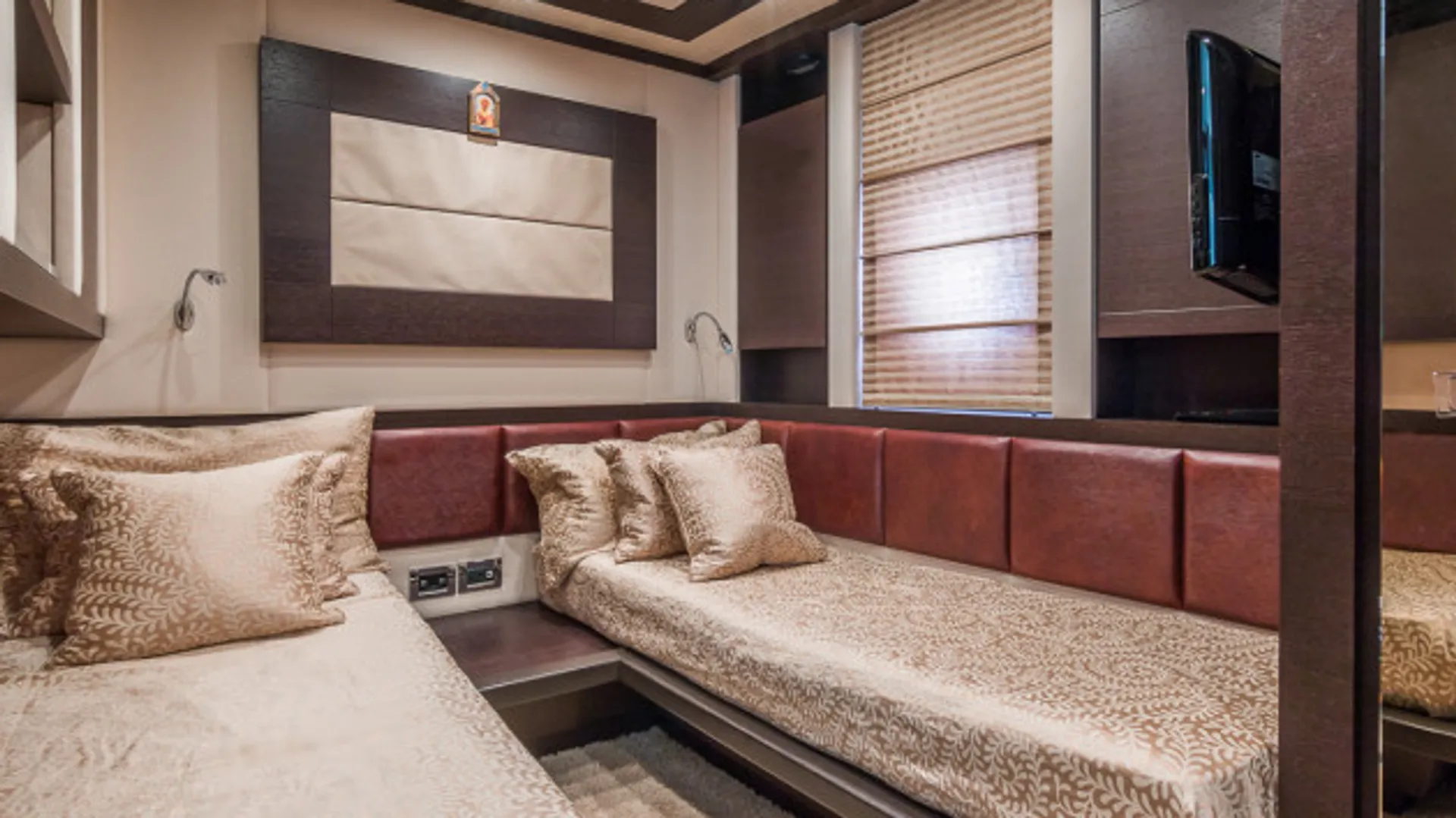 Azimut Motoryacht in Miami, FL — photo 10