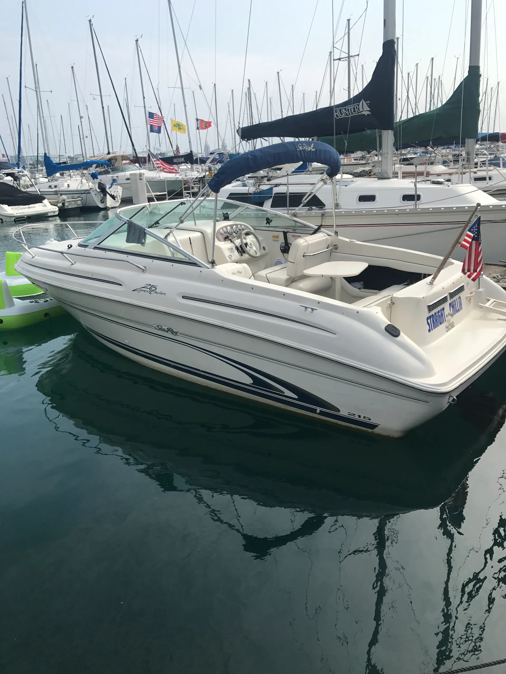 Sea Ray Boats 215 Express Cruiser in Algonquin, IL — photo 4