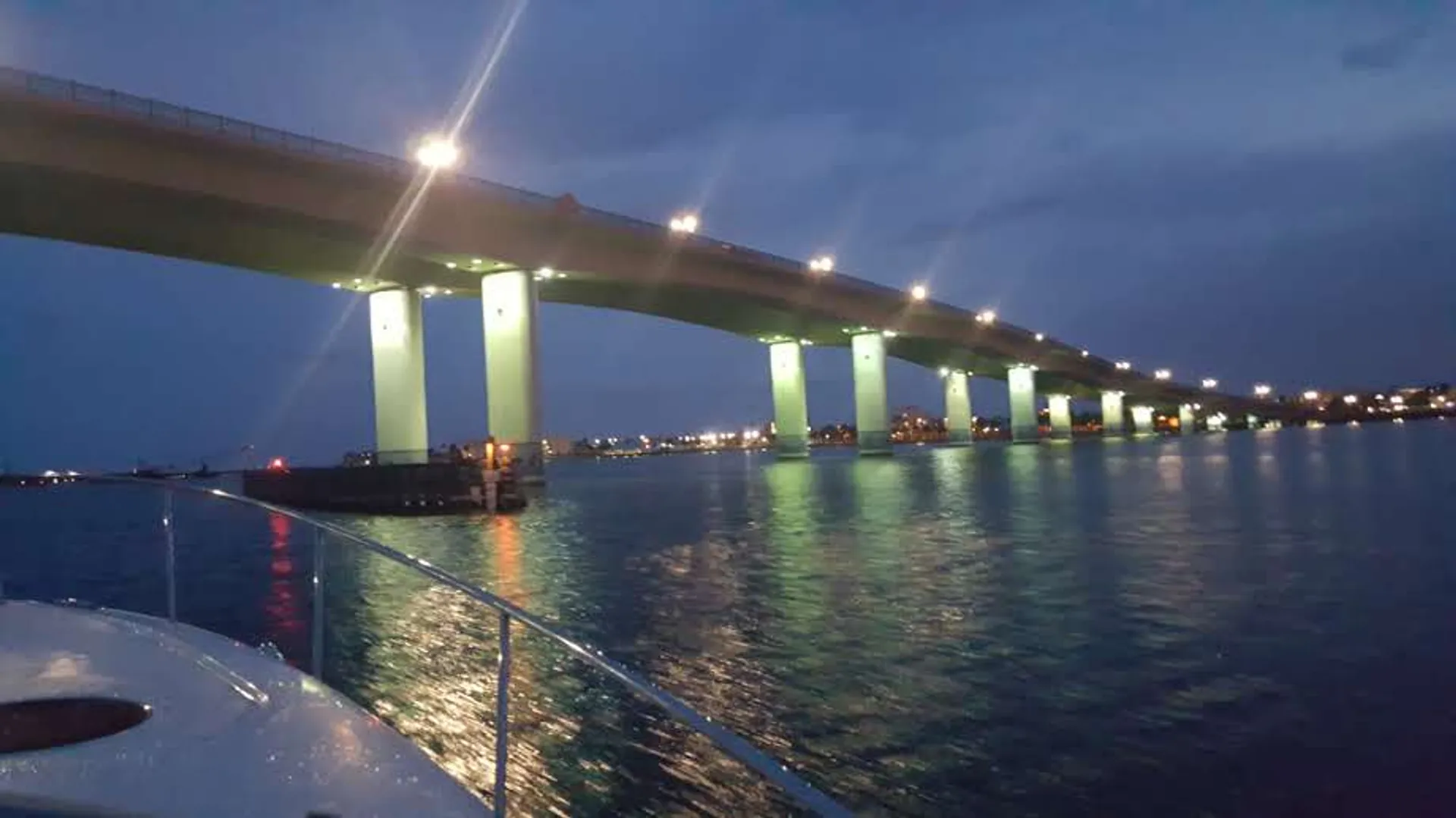 Charter this 36' Sea Ray Sport Yacht Today!