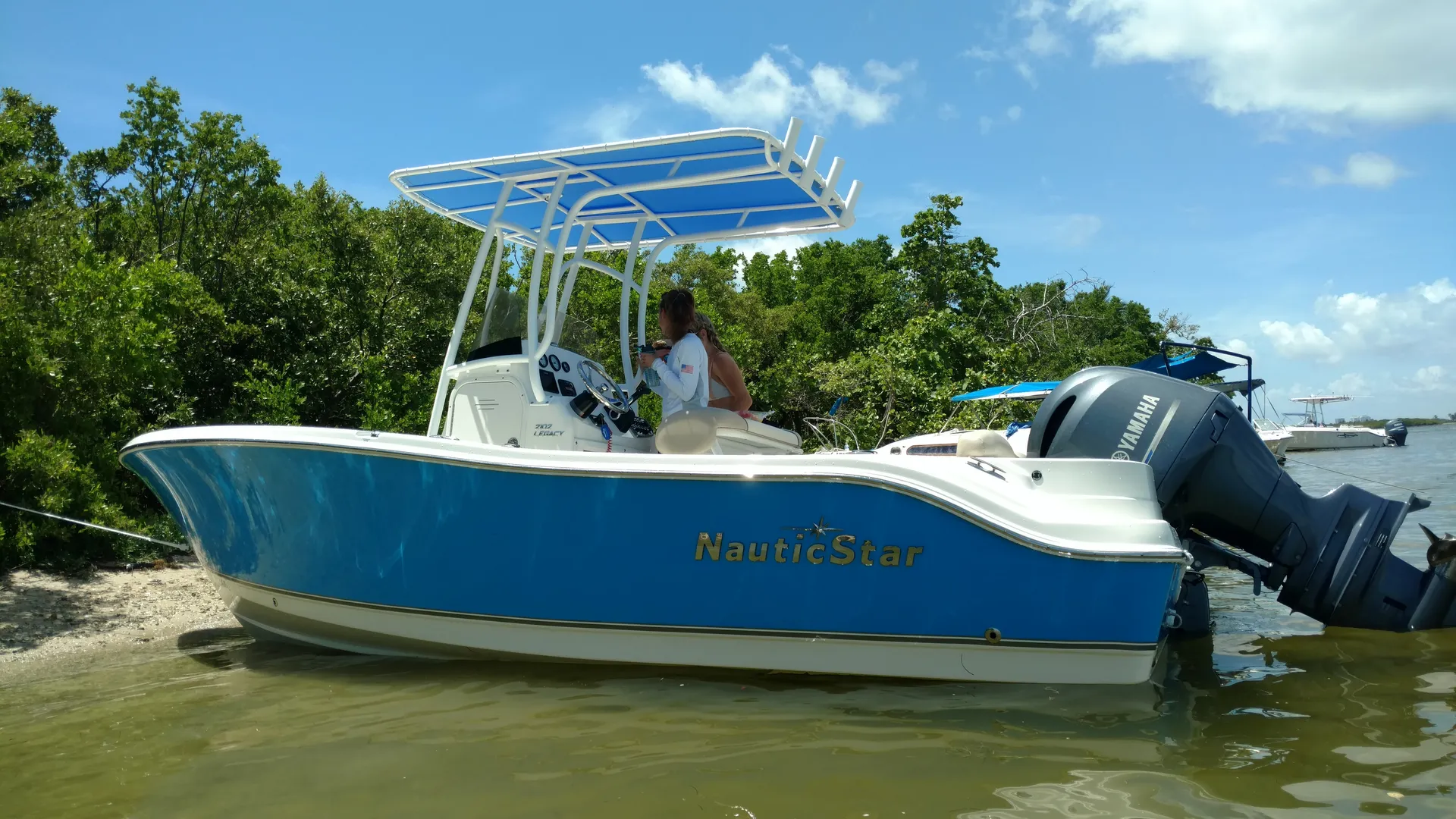 2017 Nautic Star Center Console