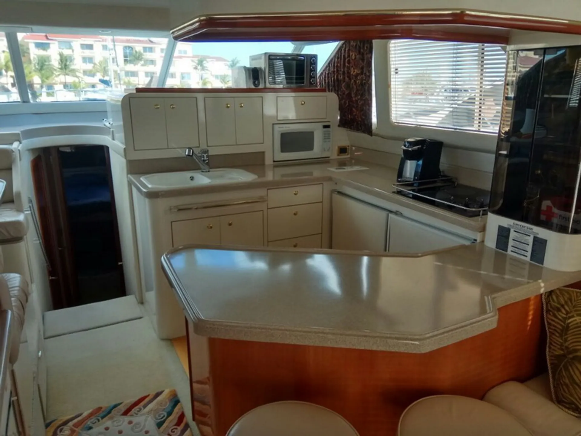 Sea Ray Sedan Bridge in Cancún, Q.R. — photo 3