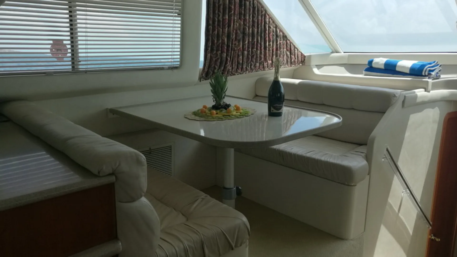 Sea Ray Sedan Bridge in Cancún, Q.R. — photo 9