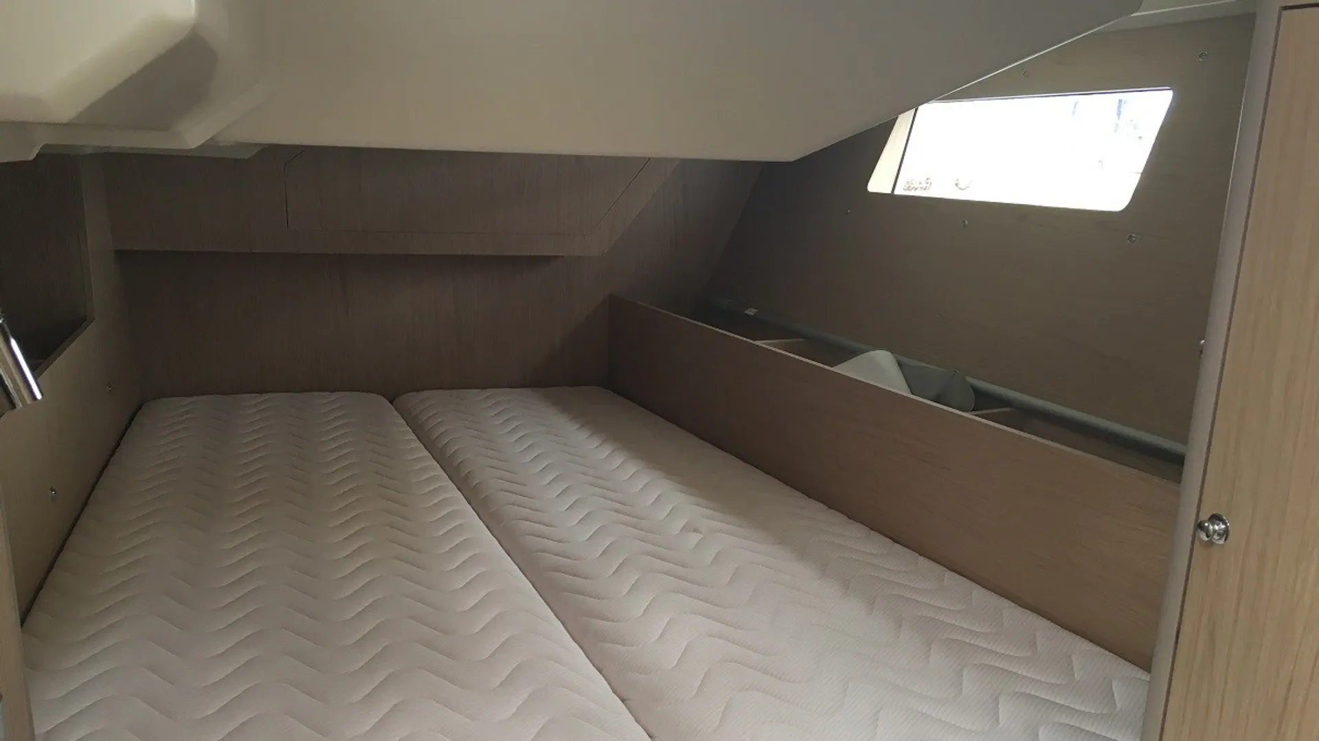 Beneteau Oceanis 41.1 in Barcelona, CT — photo 10