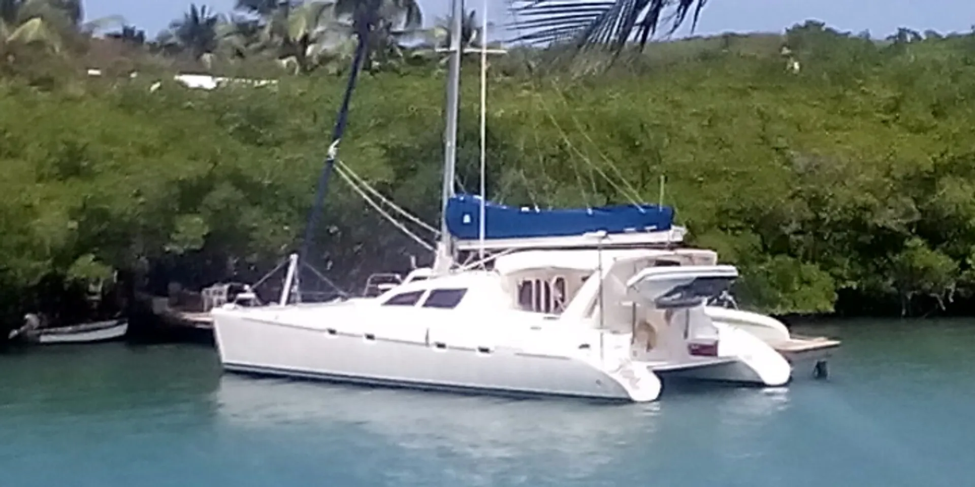 Robertson And Caine 4300 in Montego Bay, St. James Parish — photo 2