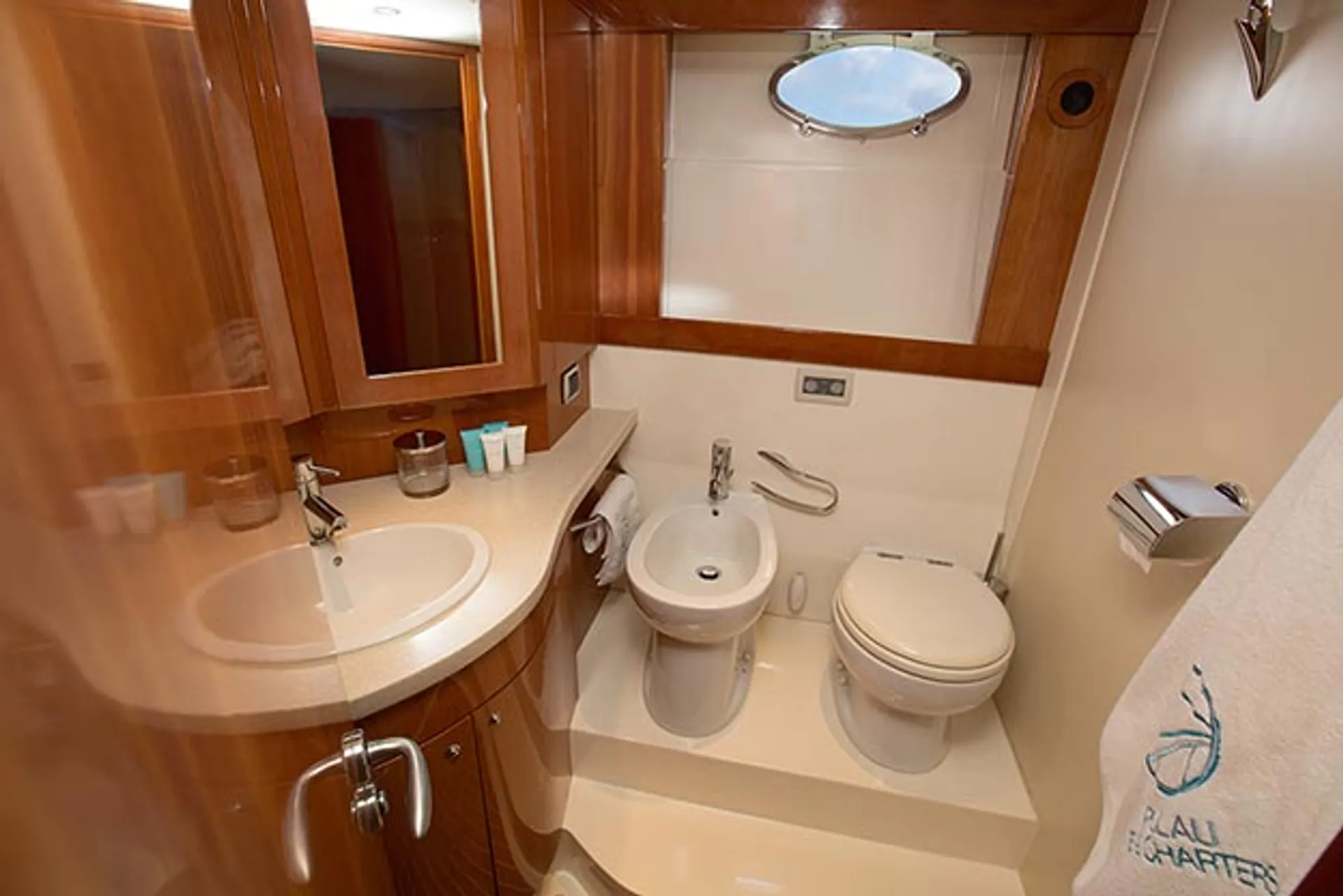 Aicon Yachts Sport Cruiser in Sukawati, Bali — photo 9