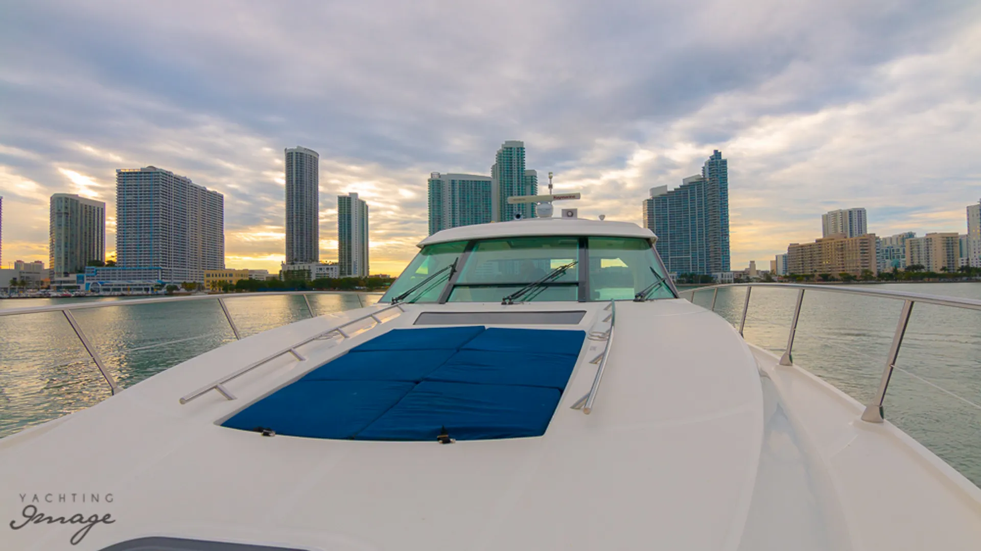 Sea Ray Sundancer in Miami, FL — photo 3