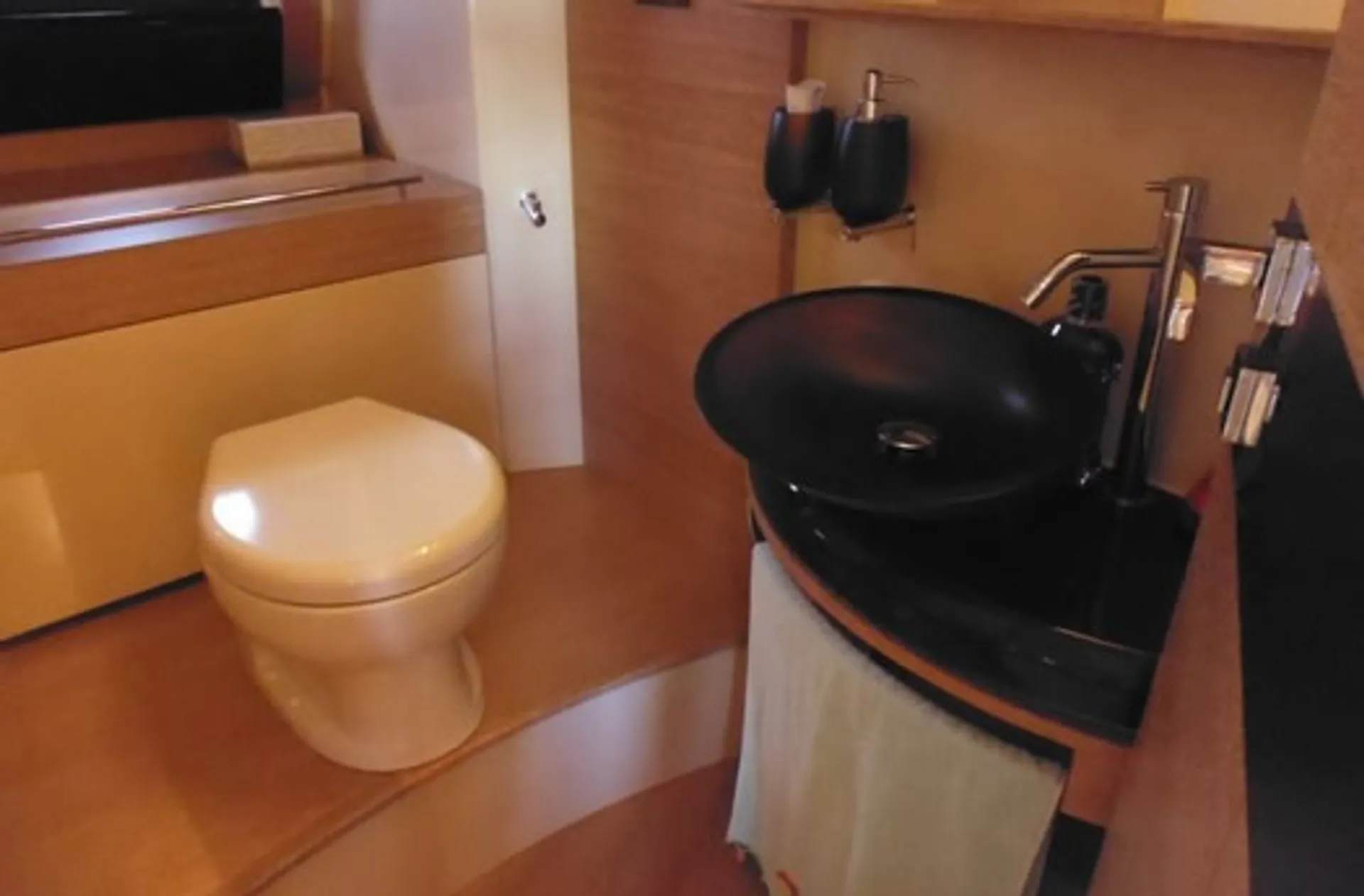 Azimut 58 Motor Yacht in null, AL — photo 10