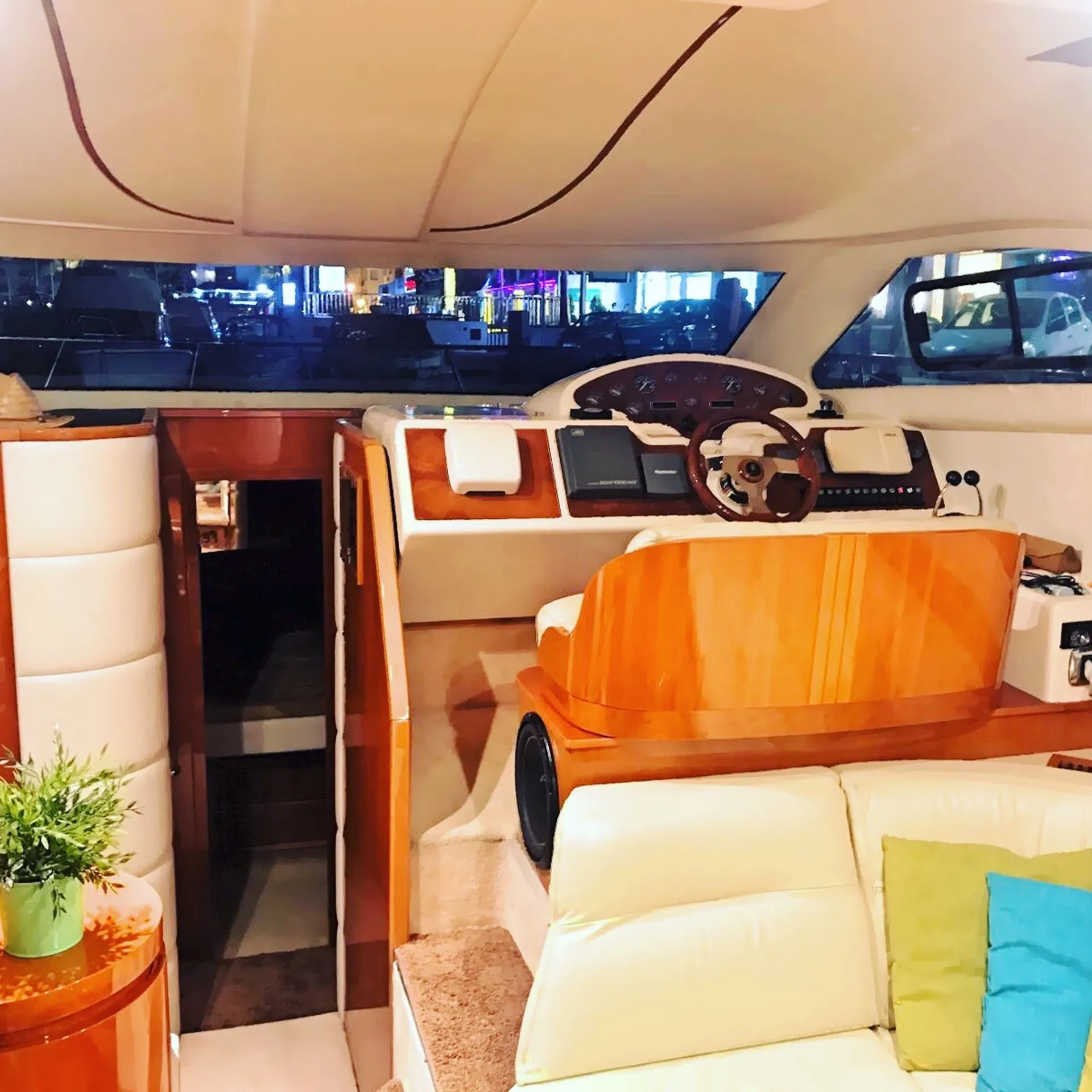 Astondoa Motor Yacht in null, AL — photo 8