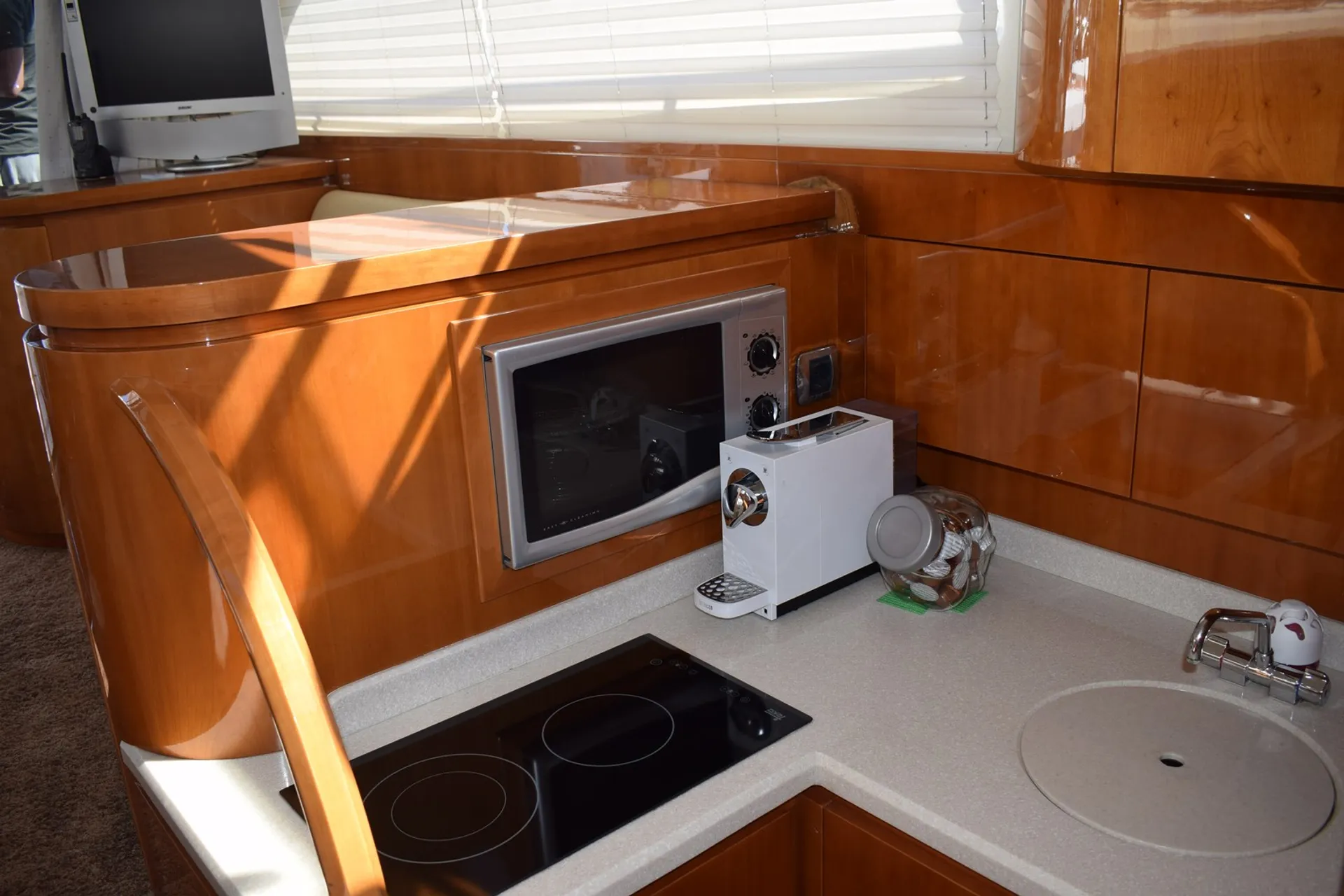 Astondoa Motor Yacht in null, AL — photo 4