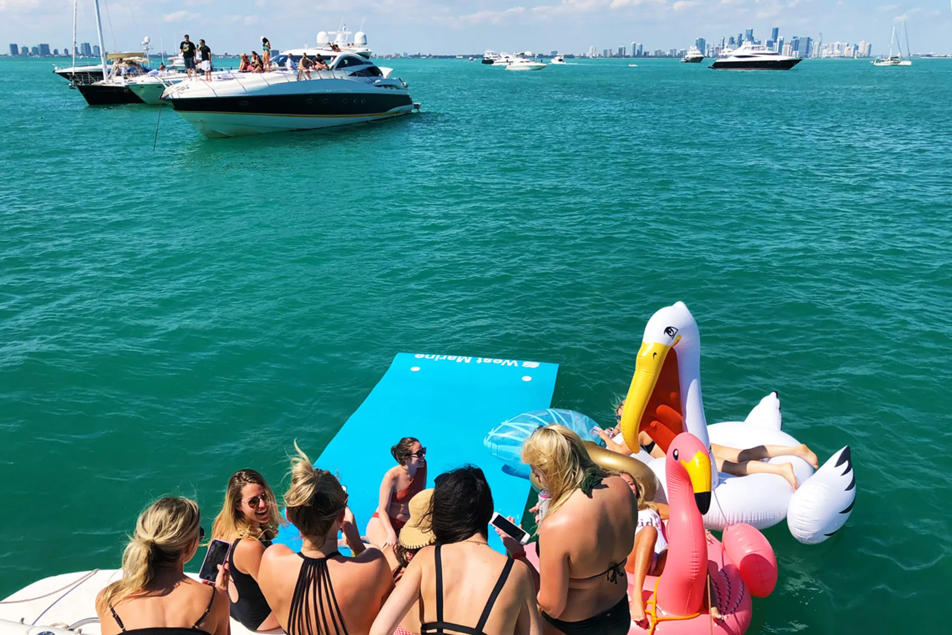 Sea Ray Boats 44 Sundancer in Miami, FL — photo 5