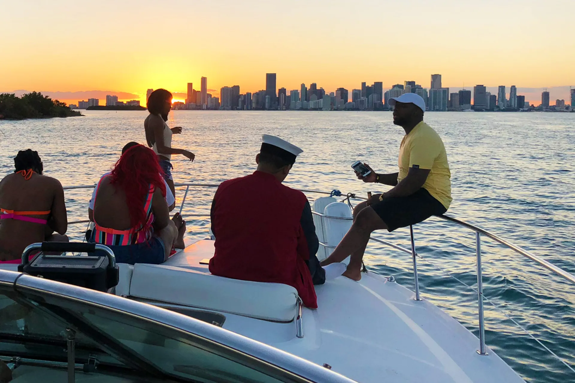 Sea Ray Boats 44 Sundancer in Miami, FL — photo 6