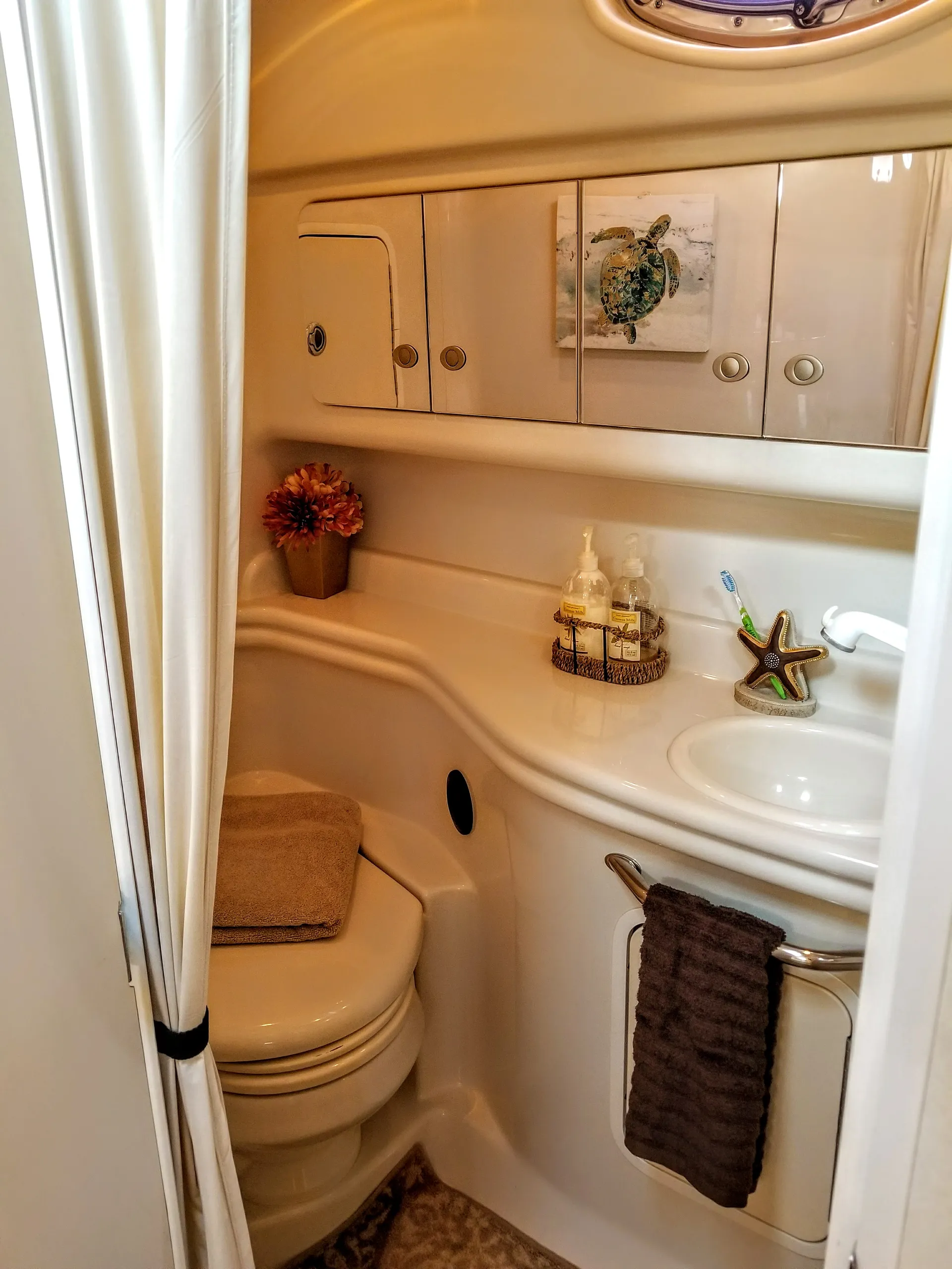 Charter this 36' Sea Ray Sport Yacht Today!