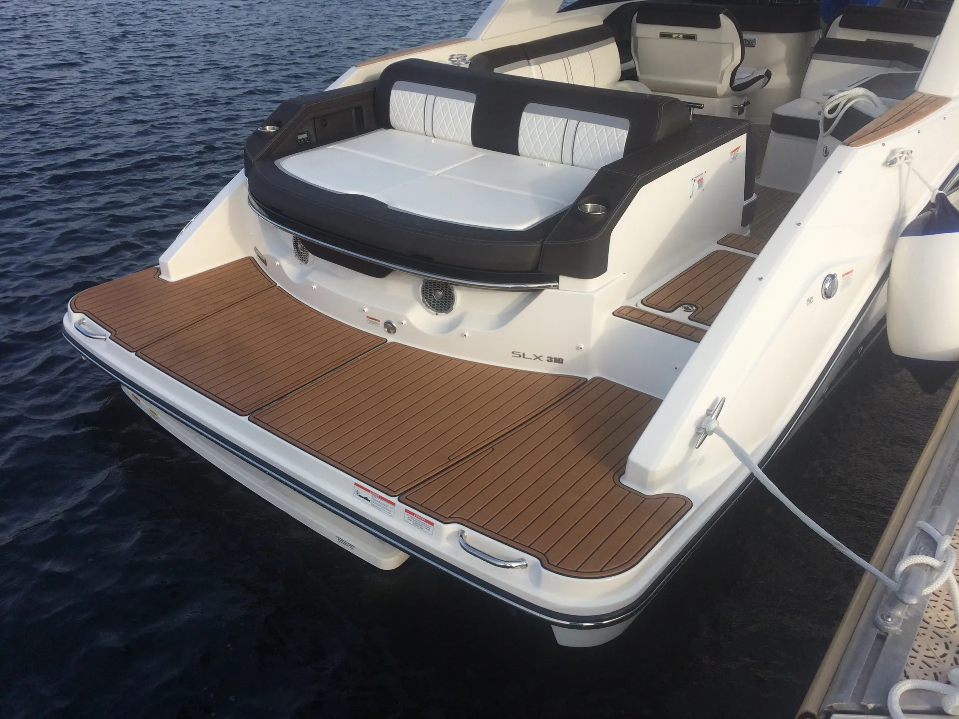 Sea Ray Boats 310 Sundancer SLX in George Town, George Town — photo 2