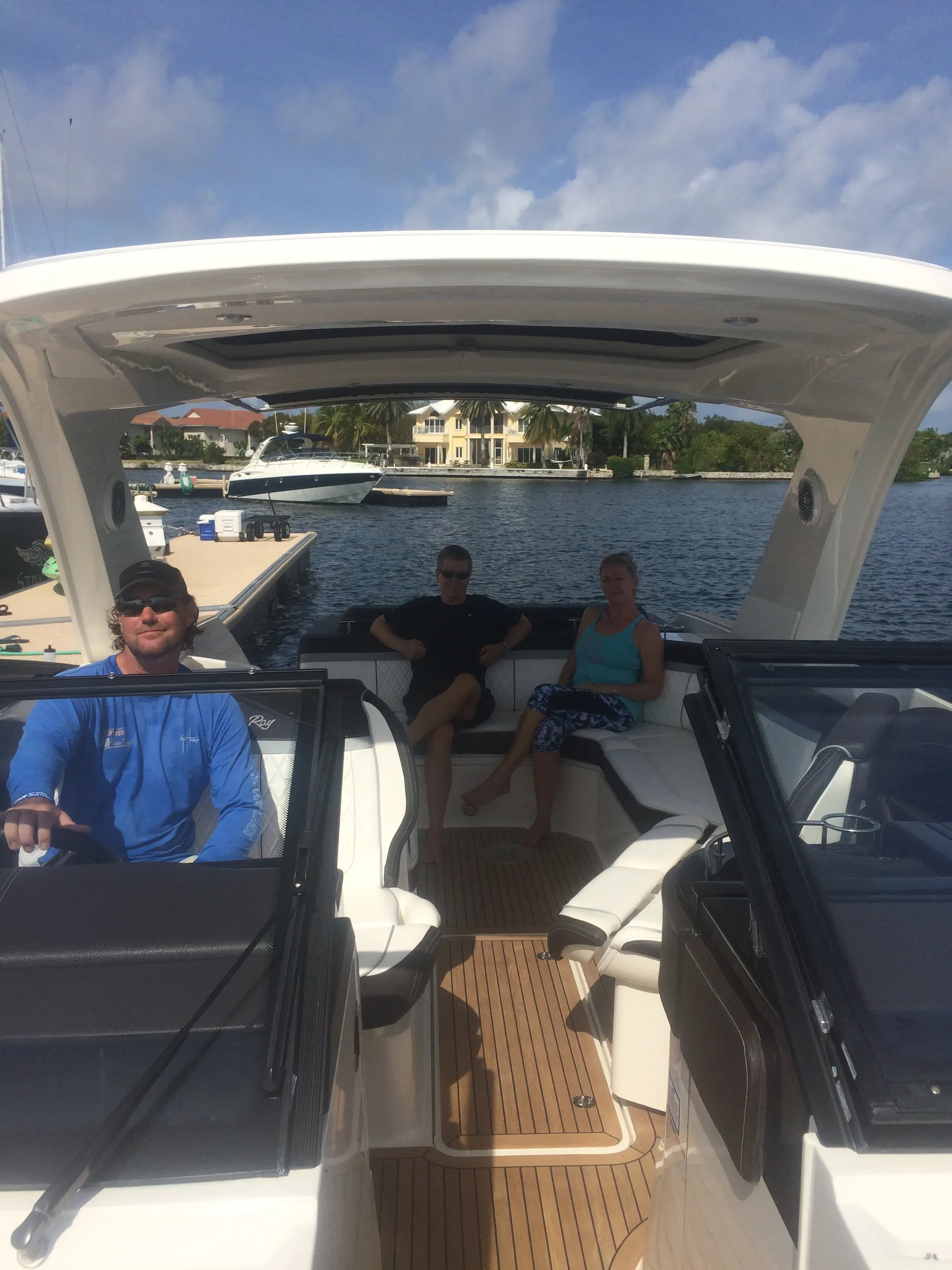 Sea Ray Boats 310 Sundancer SLX in George Town, George Town — photo 3